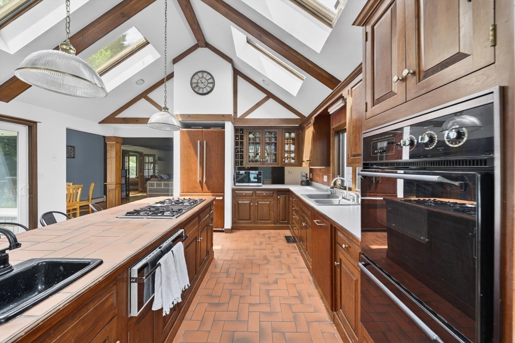Groveland, Massachusetts, 01834, United States, 4 Bedrooms Bedrooms, ,4 BathroomsBathrooms,Residential,For Sale,2048598