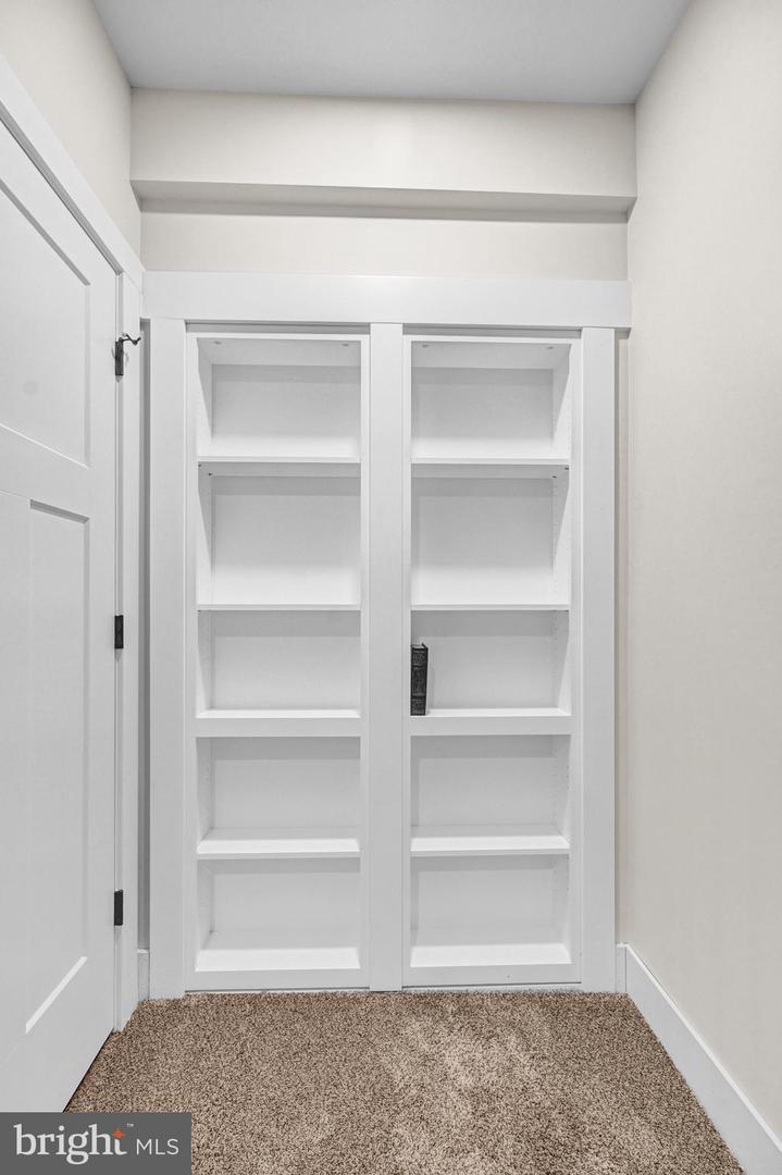 705 Oxford Drive Unit 39, York, Pennsylvania, 17406, United States, 4 Bedrooms Bedrooms, ,5 BathroomsBathrooms,Residential,For Sale,705 Oxford Drive Unit 39,1628330