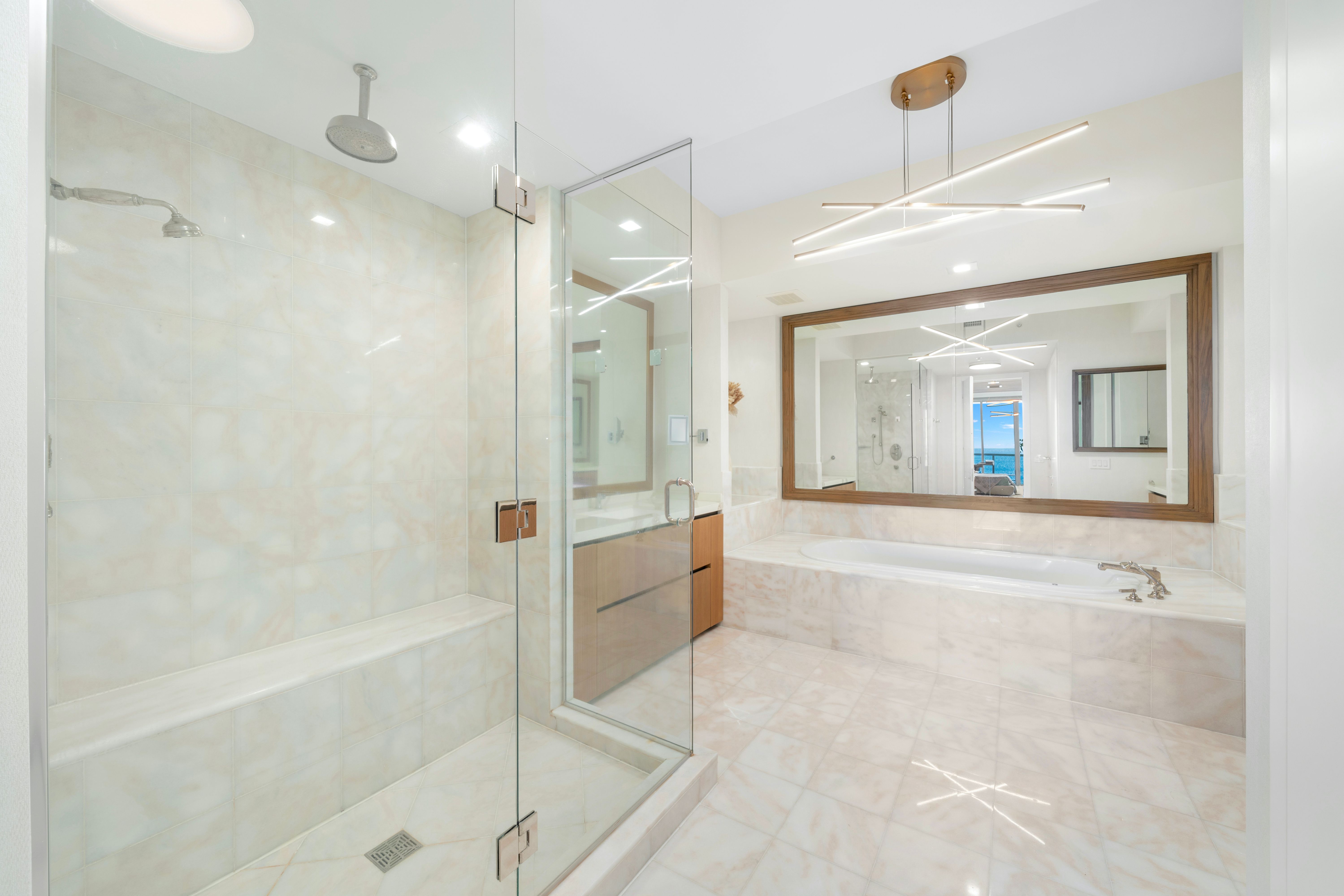  50 S Pointe Dr, Miami Beach, FL, 33139 - 物件實景