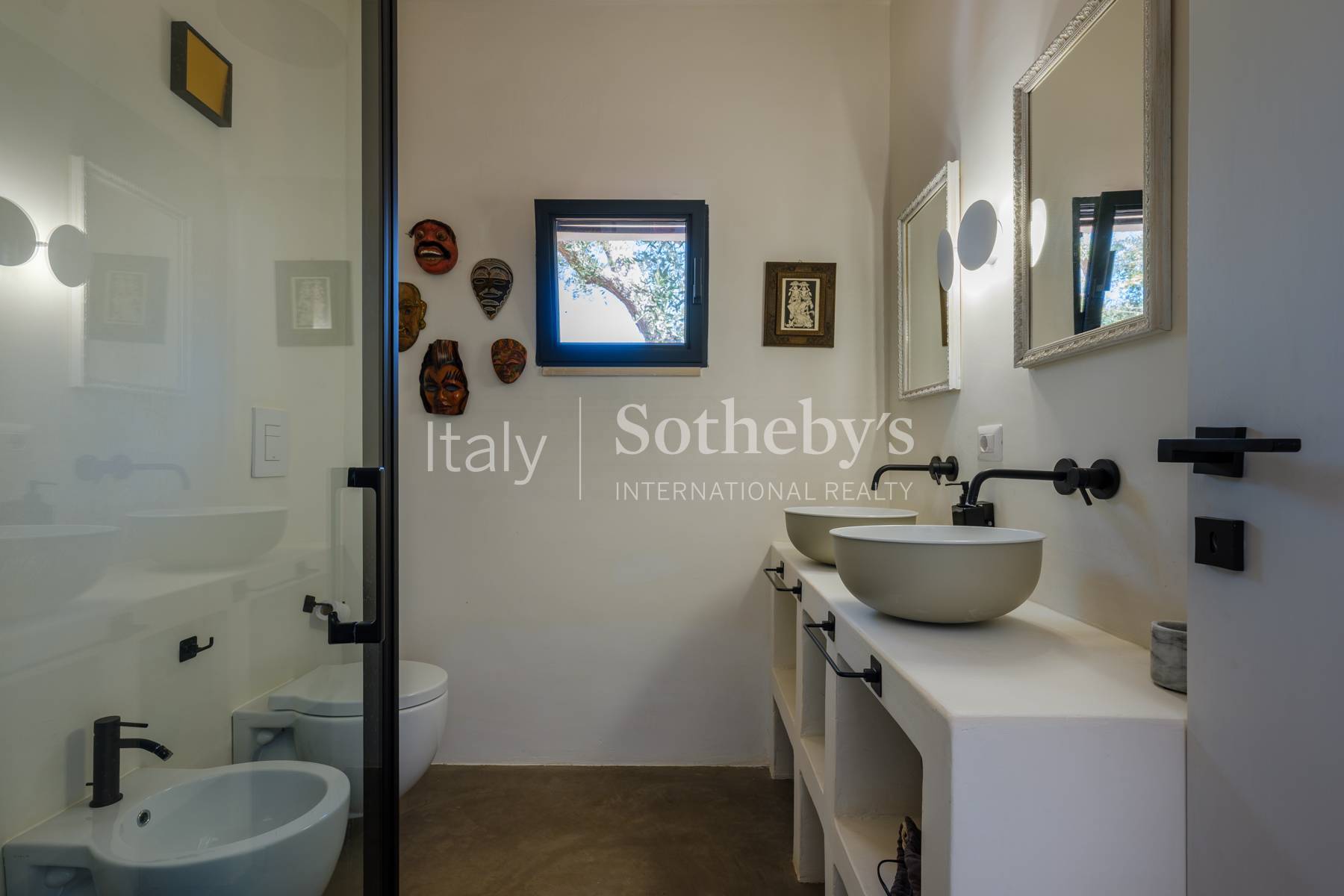  Authentic Trulli with Panoramic Ground in the Valle d
