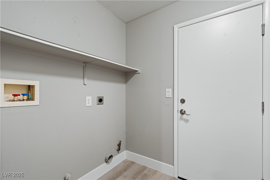 North Las Vegas, Nevada, 89031, United States, 4 Bedrooms Bedrooms, ,2 BathroomsBathrooms,Residential,For Sale,1947196