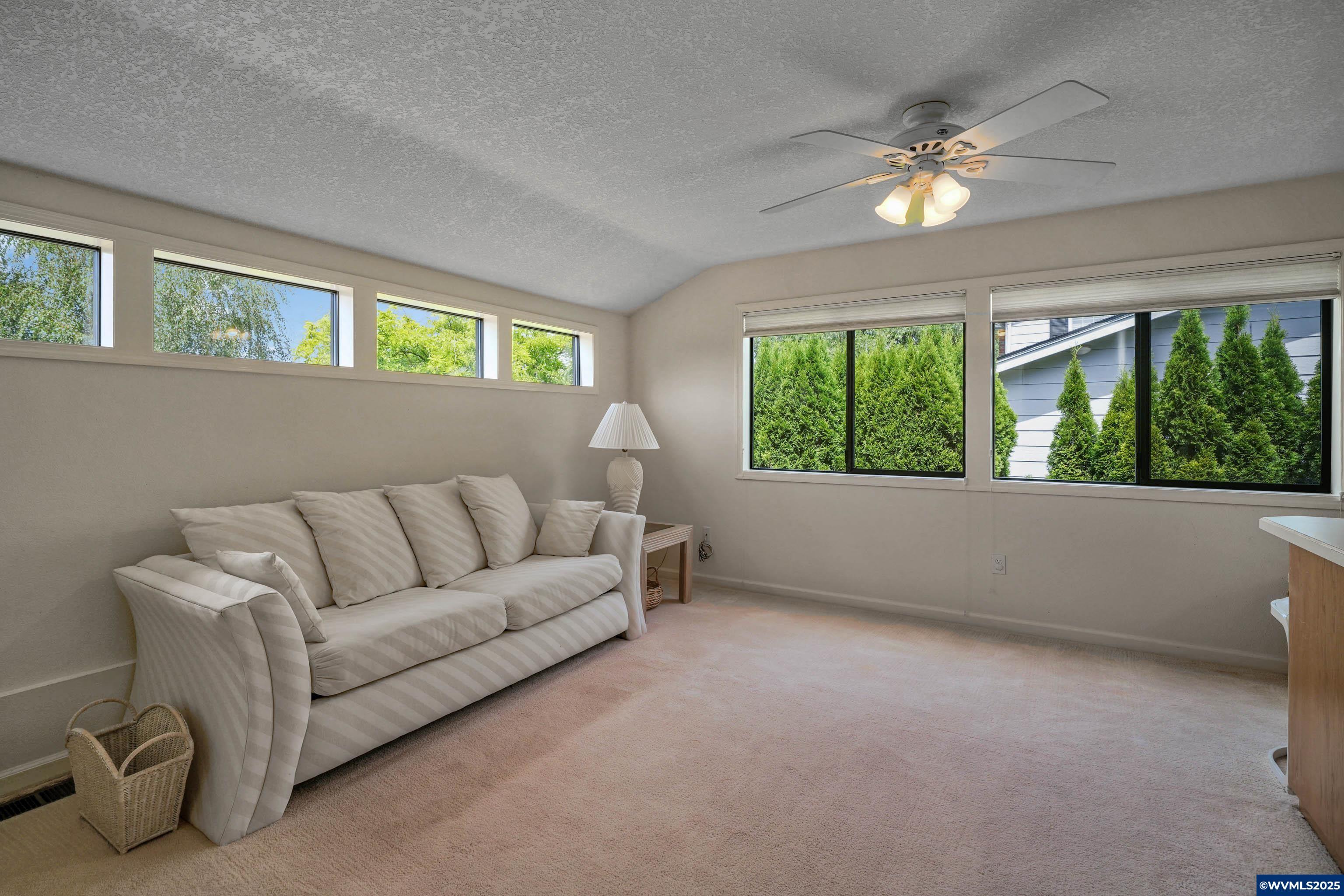 Salem, Oregon, 97302, United States, 5 Bedrooms Bedrooms, ,4 BathroomsBathrooms,Residential,For Sale,1906348