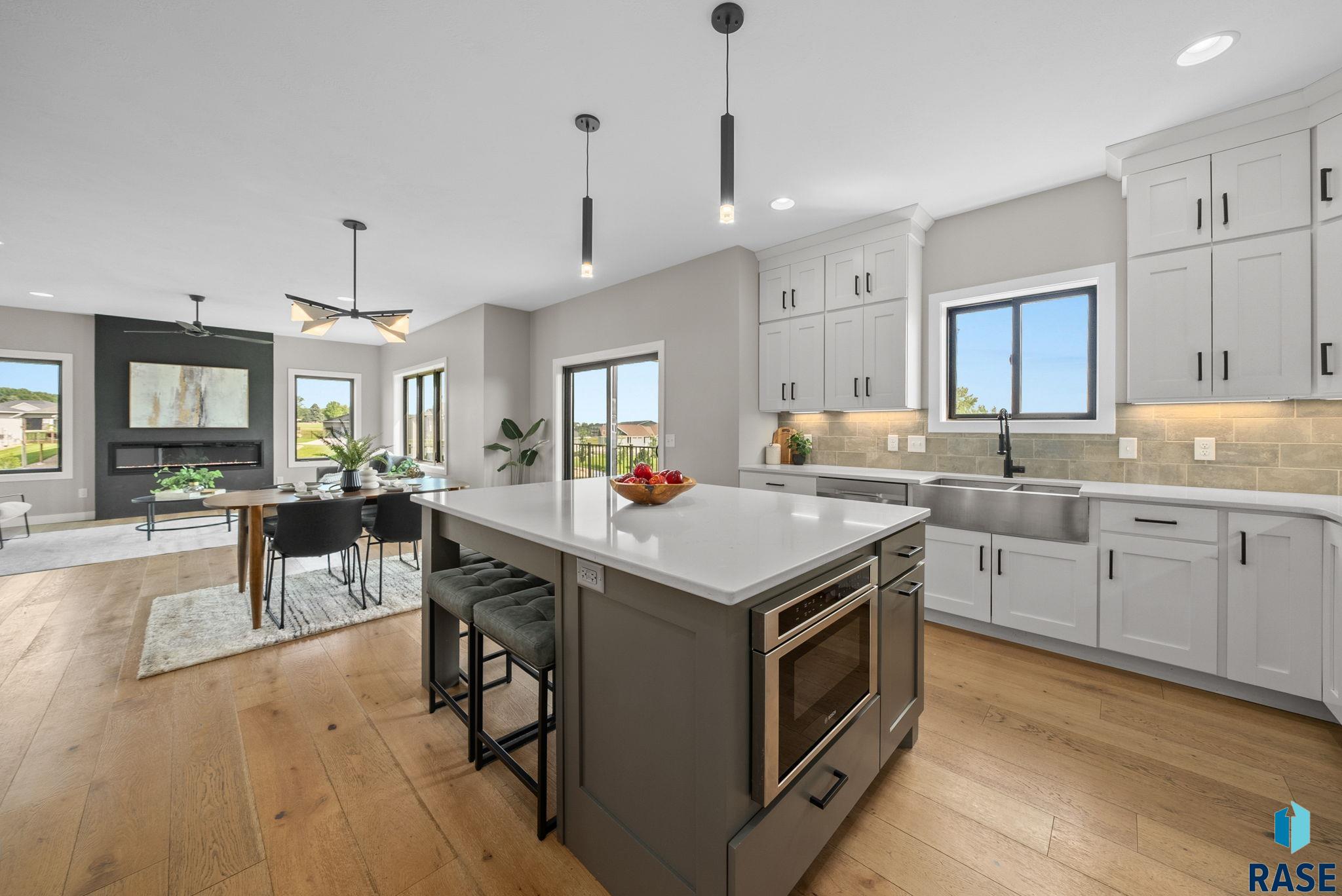 Sioux Falls, South Dakota, 57110, United States, 6 Bedrooms Bedrooms, ,4 BathroomsBathrooms,Residential,For Sale,1892157