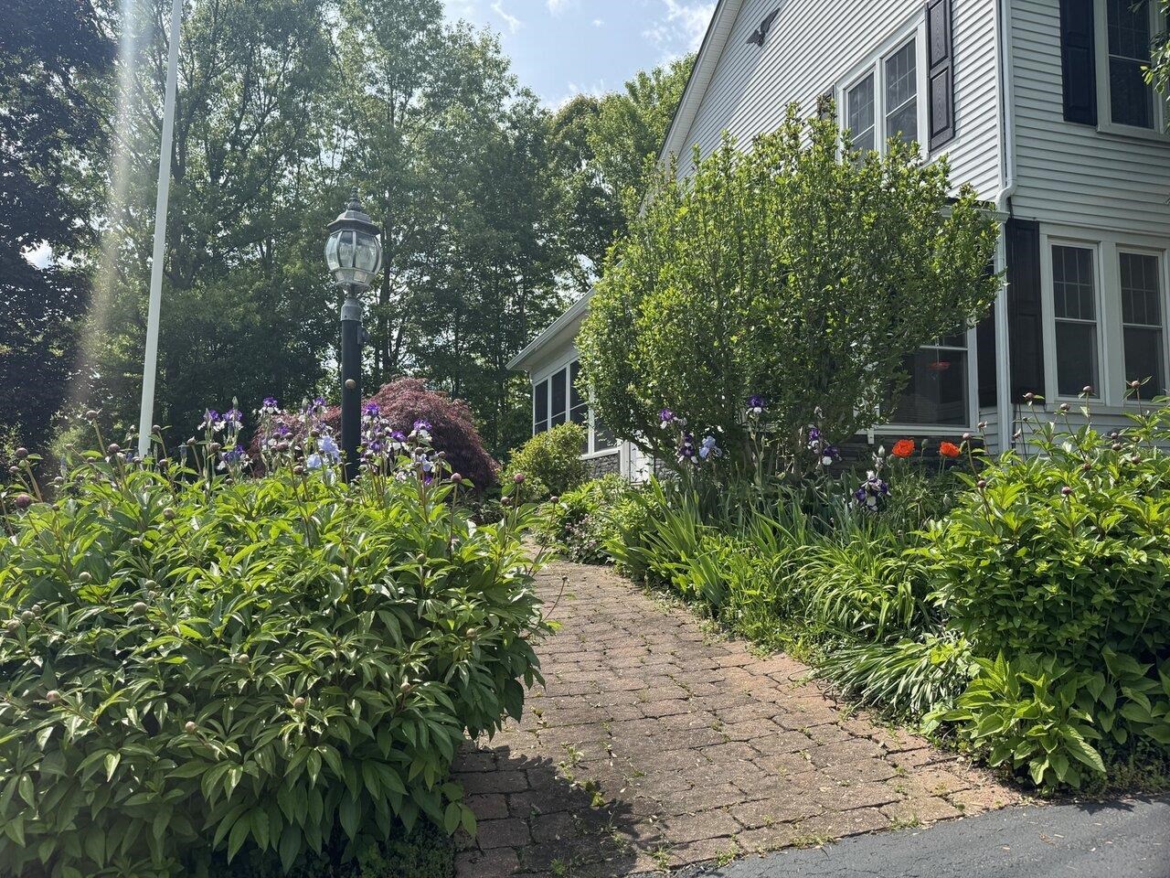 Essex Junction, Vermont, 05452, United States, 4 Bedrooms Bedrooms, ,3 BathroomsBathrooms,Residential,For Sale,1847004