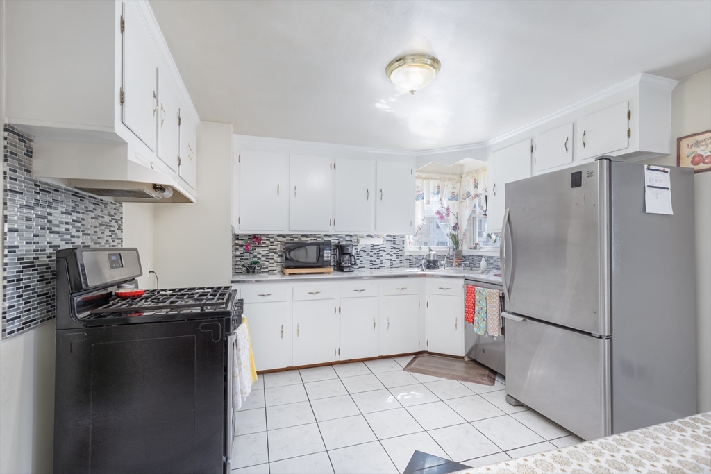 Waltham, Massachusetts, 02451, United States, 3 Bedrooms Bedrooms, ,2 BathroomsBathrooms,Residential,For Sale,1894263