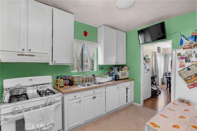 Los Angeles, California, 90023, United States, 4 Bedrooms Bedrooms, ,Residential,For Sale,1881360
