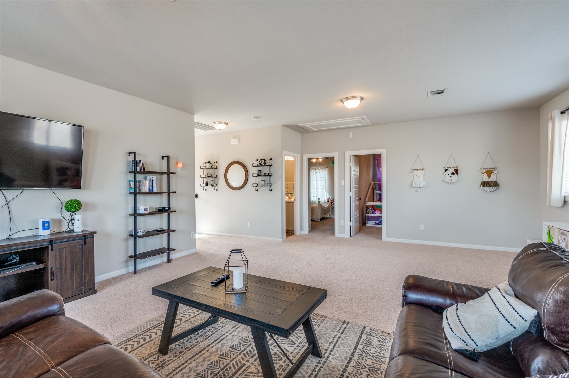 Arlington, Texas, 76005, United States, 4 Bedrooms Bedrooms, ,4 BathroomsBathrooms,Residential,For Sale,1857348