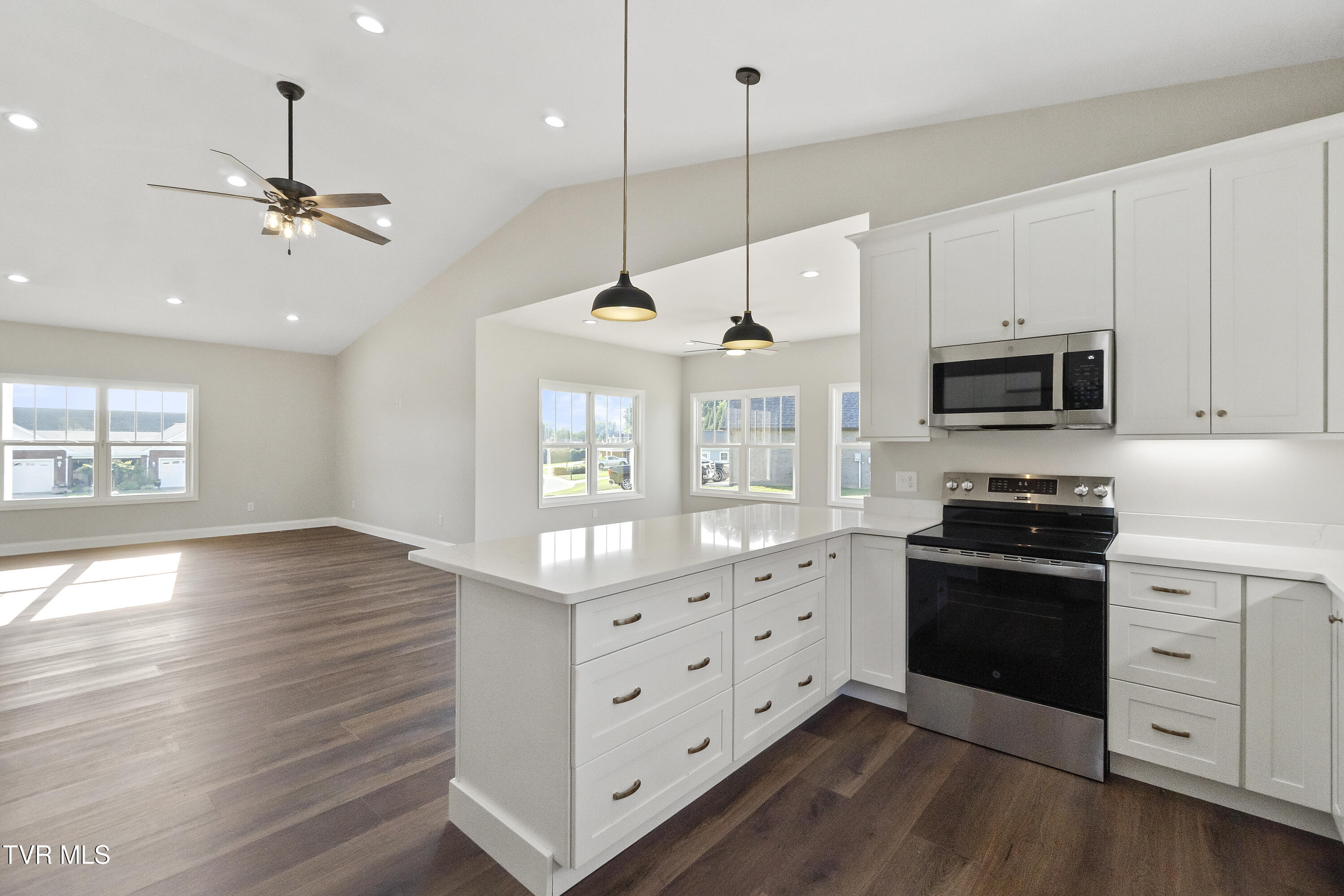 Greeneville, Tennessee, 37745, United States, 3 Bedrooms Bedrooms, ,2 BathroomsBathrooms,Residential,For Sale,1984464