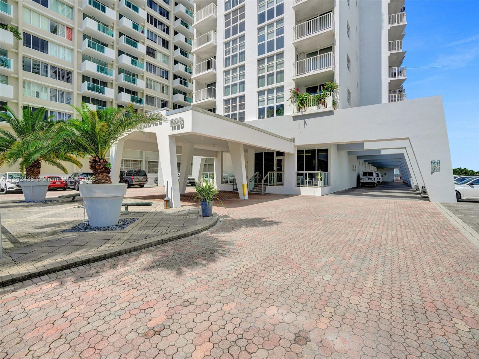 Miami Beach, Florida, 33139, United States, 2 Bedrooms Bedrooms, ,2 BathroomsBathrooms,Residential,For Sale,1925367