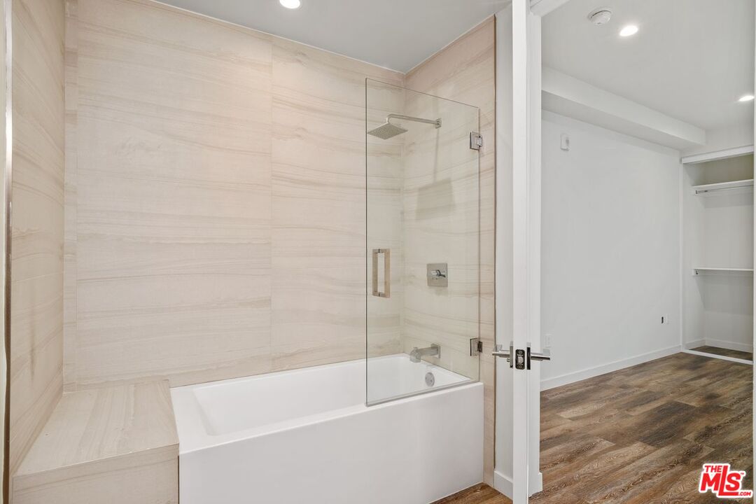 Los Angeles, California, 90025, United States, 9 Bedrooms Bedrooms, ,Residential,For Sale,1940770