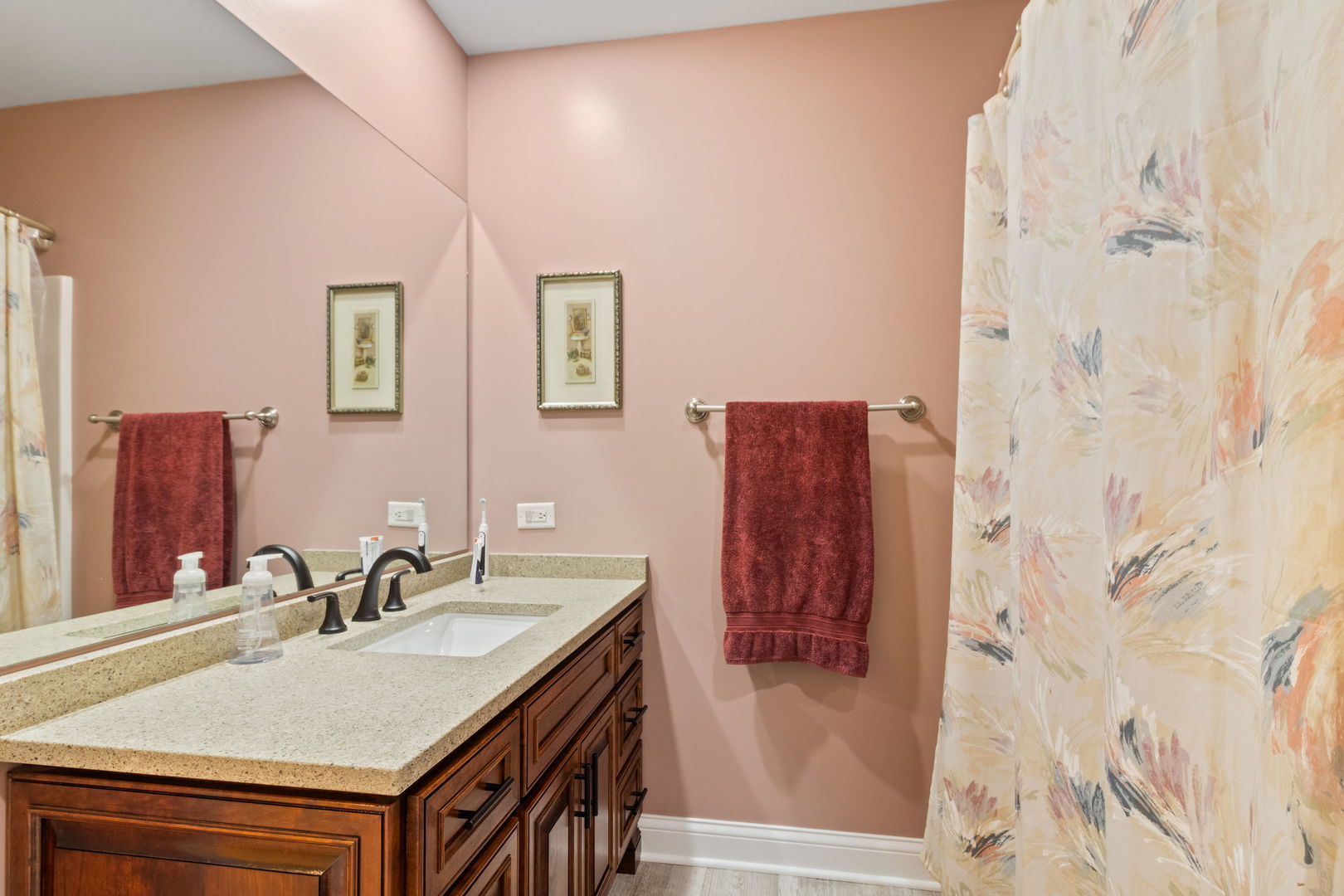 Shorewood, Illinois, 60404, United States, 4 Bedrooms Bedrooms, ,4 BathroomsBathrooms,Residential,For Sale,1971315