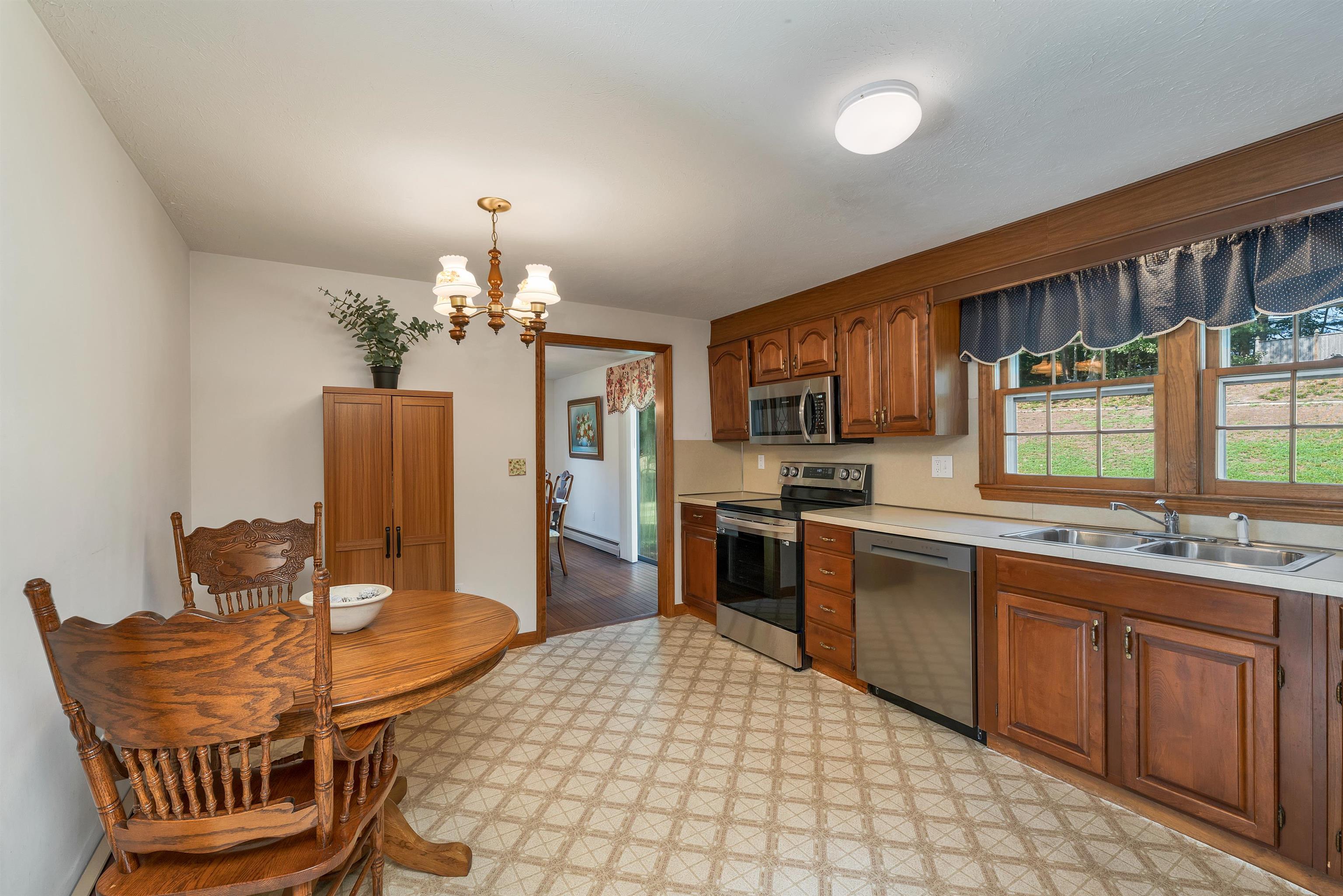 Nashua, New Hampshire, 03064, United States, 4 Bedrooms Bedrooms, ,3 BathroomsBathrooms,Residential,For Sale,1925395