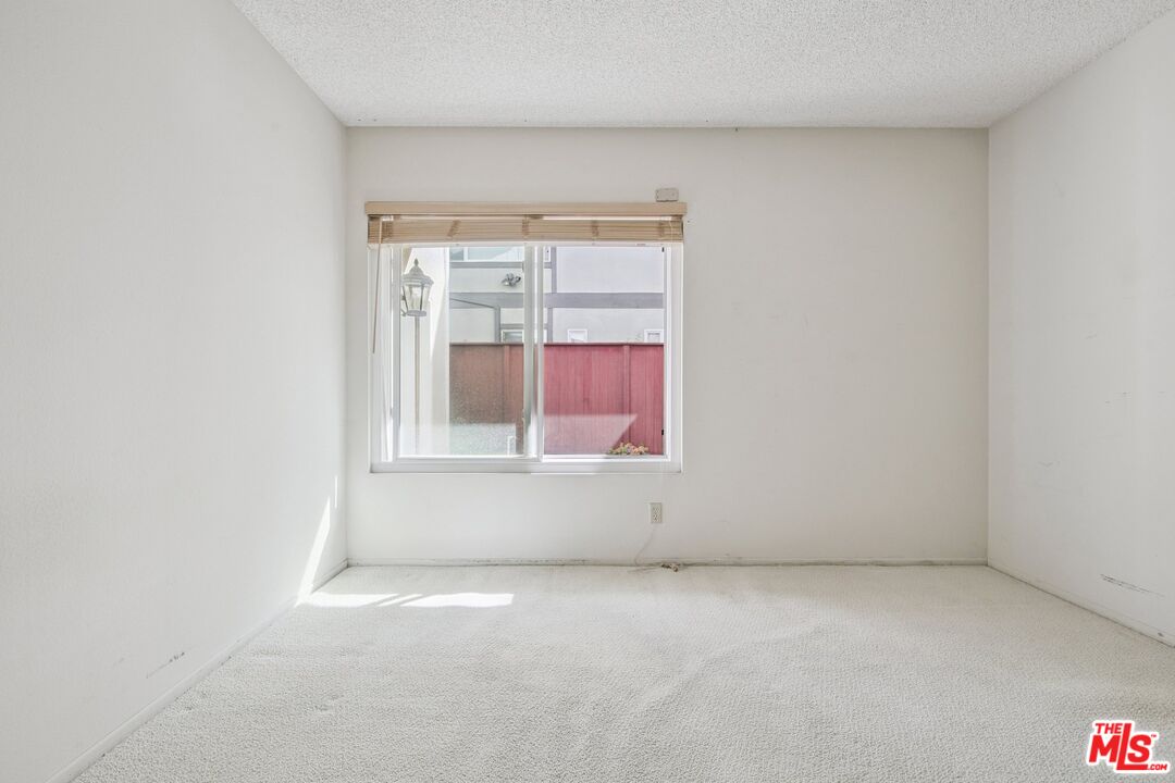 Pacific Palisades, California, 90272, United States, 4 Bedrooms Bedrooms, ,3 BathroomsBathrooms,Residential,For Sale,1989608