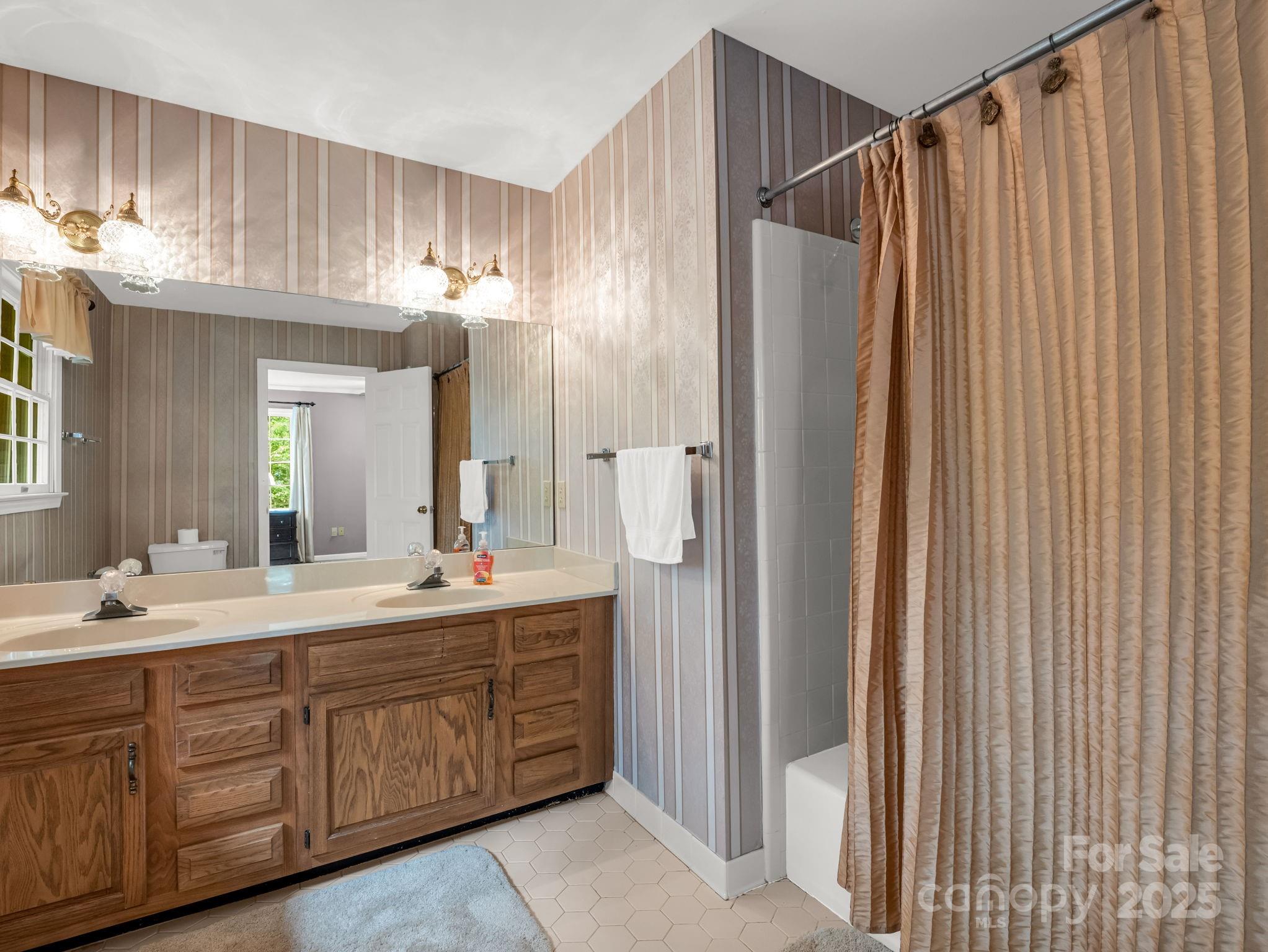 Rutherfordton, North Carolina, 28139, United States, 4 Bedrooms Bedrooms, ,3 BathroomsBathrooms,Residential,For Sale,1944871