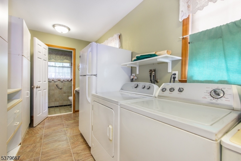 Parsippany-Troy Hills Twp., New Jersey, 07950, United States, 3 Bedrooms Bedrooms, ,4 BathroomsBathrooms,Residential,For Sale,1926193