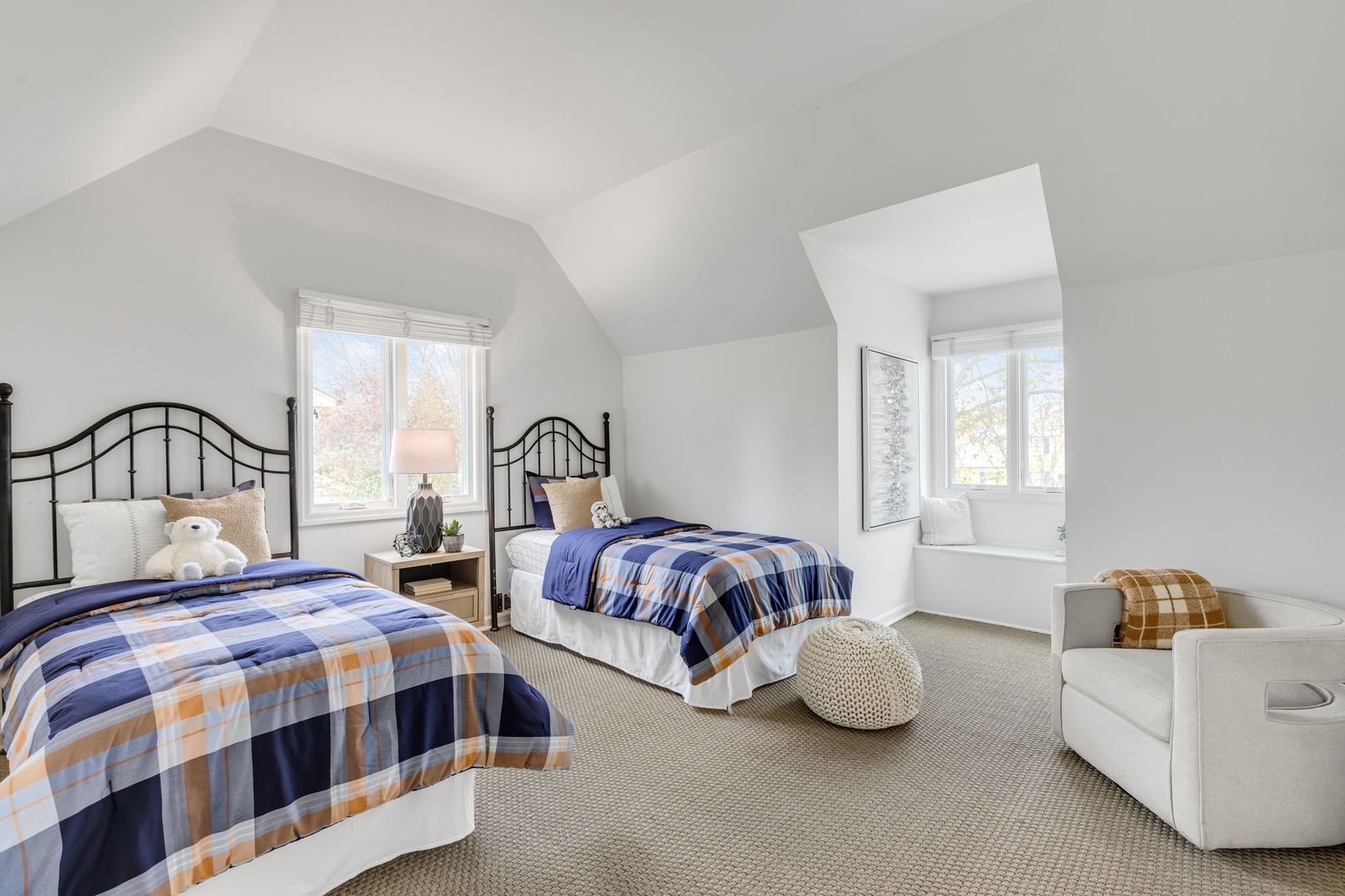 Lake Forest, Illinois, 60045, United States, 4 Bedrooms Bedrooms, ,3 BathroomsBathrooms,Residential,For Sale,1989668