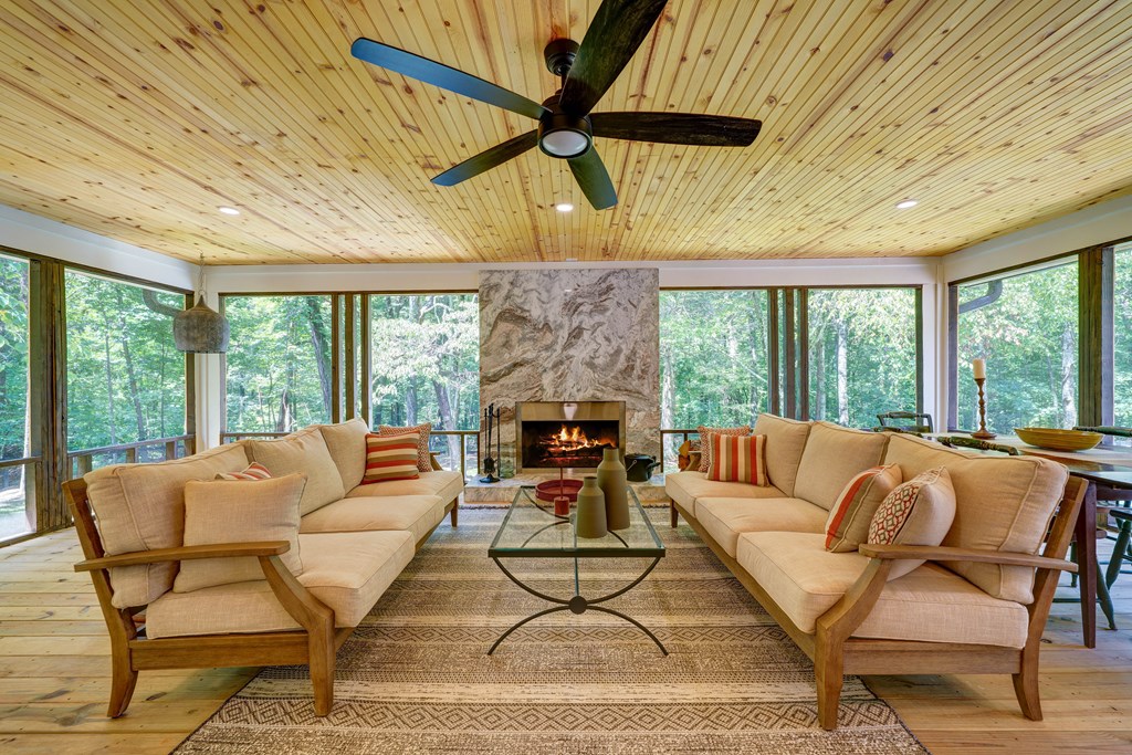 Ellijay, Georgia, 30536, United States, 4 Bedrooms Bedrooms, ,2 BathroomsBathrooms,Residential,For Sale,2015315