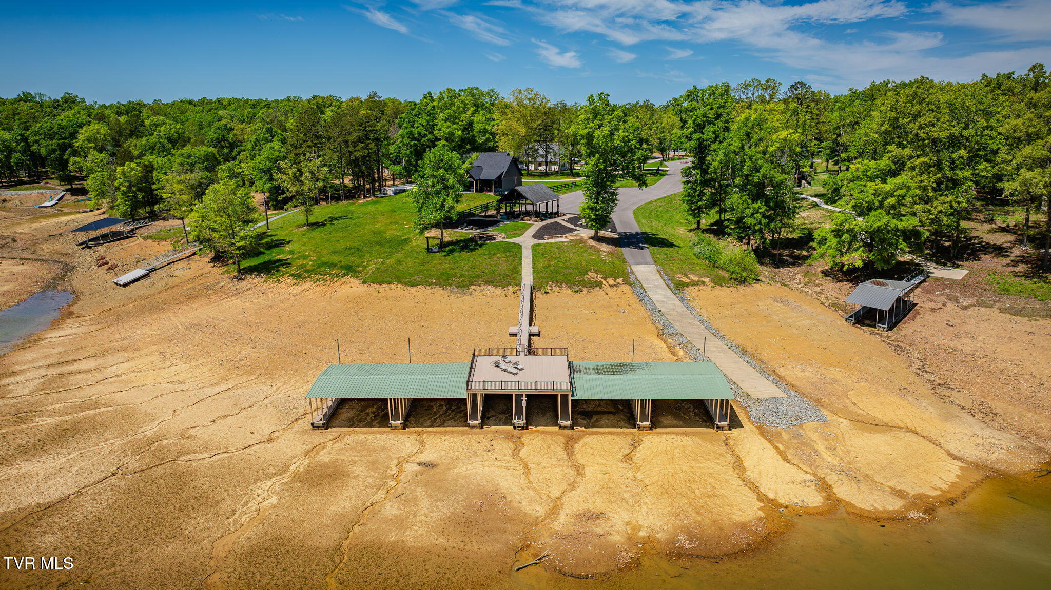 Dandridge, Tennessee, 37725, United States, 3 Bedrooms Bedrooms, ,4 BathroomsBathrooms,Residential,For Sale,2040308