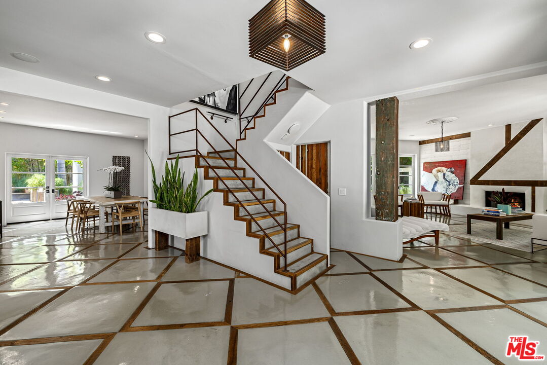 Los Angeles, California, 90069, United States, 4 Bedrooms Bedrooms, ,4 BathroomsBathrooms,Residential,For Sale,1911596