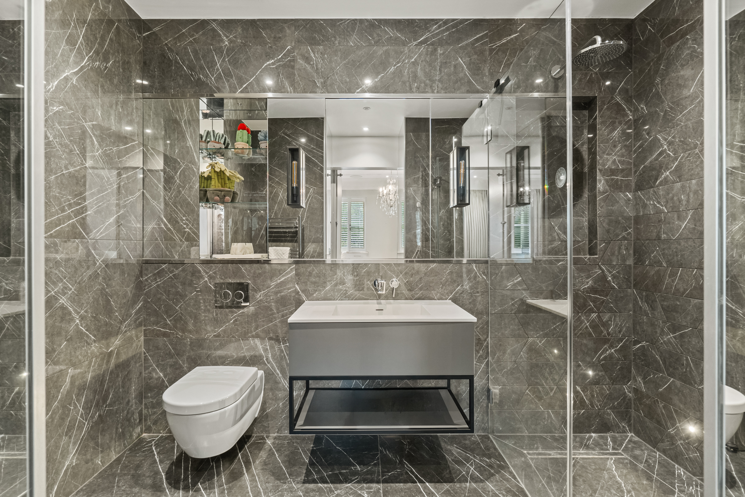  A seven-bedroom Cobham home with a swimming pool and landscaped gardens - 物件實景