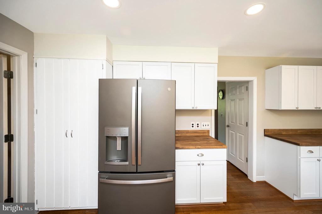 Linden, Virginia, 22642, United States, 5 Bedrooms Bedrooms, ,4 BathroomsBathrooms,Residential,For Sale,2037897