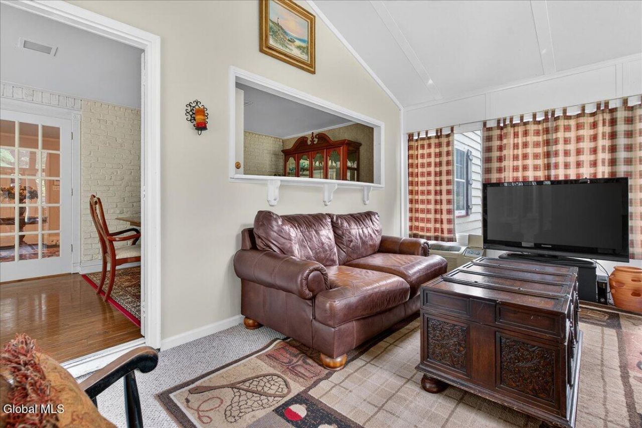 Schenectady, New York, 12309, United States, 5 Bedrooms Bedrooms, ,4 BathroomsBathrooms,Residential,For Sale,1938536
