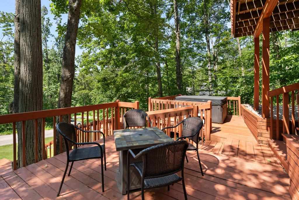 Harbor Springs, Michigan, 49740, United States, 2 Bedrooms Bedrooms, ,2 BathroomsBathrooms,Residential,For Sale,1901422