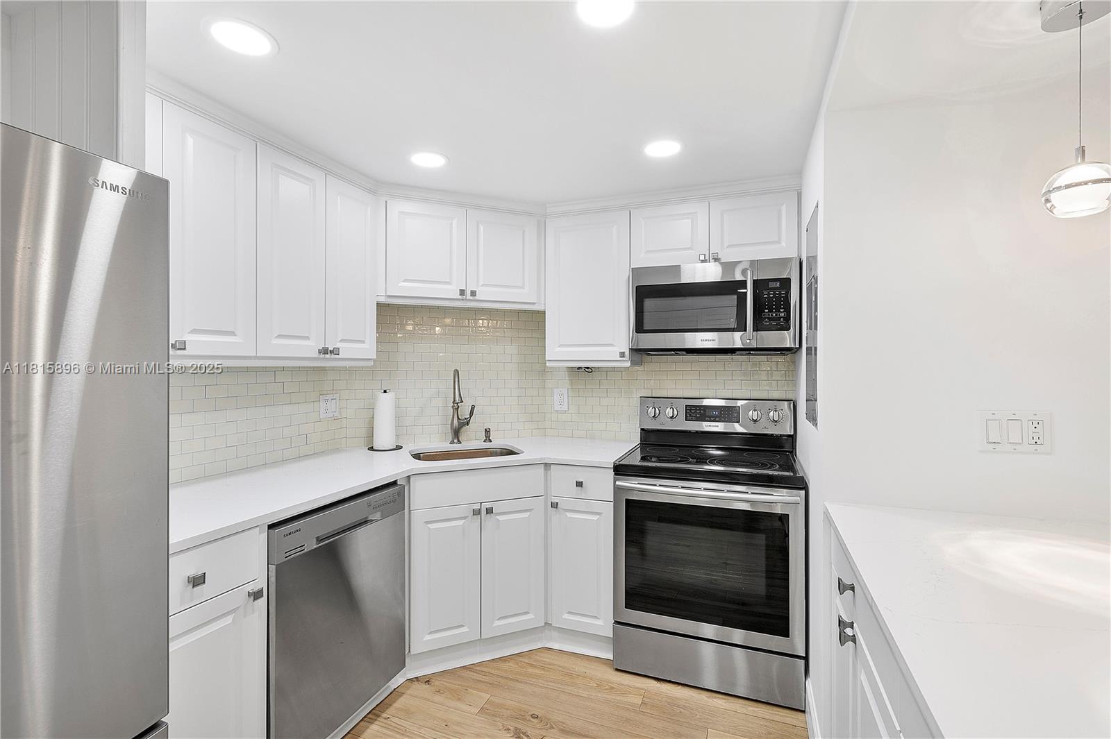 Naples, Florida, 34108, United States, 1 Bedroom Bedrooms, ,1 BathroomBathrooms,Residential,For Sale,1848890