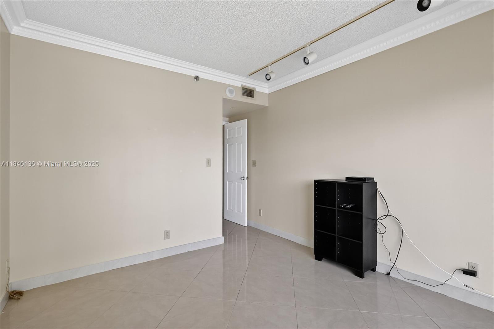 Aventura, Florida, 33180, United States, 2 Bedrooms Bedrooms, ,2 BathroomsBathrooms,Residential,For Sale,1898745