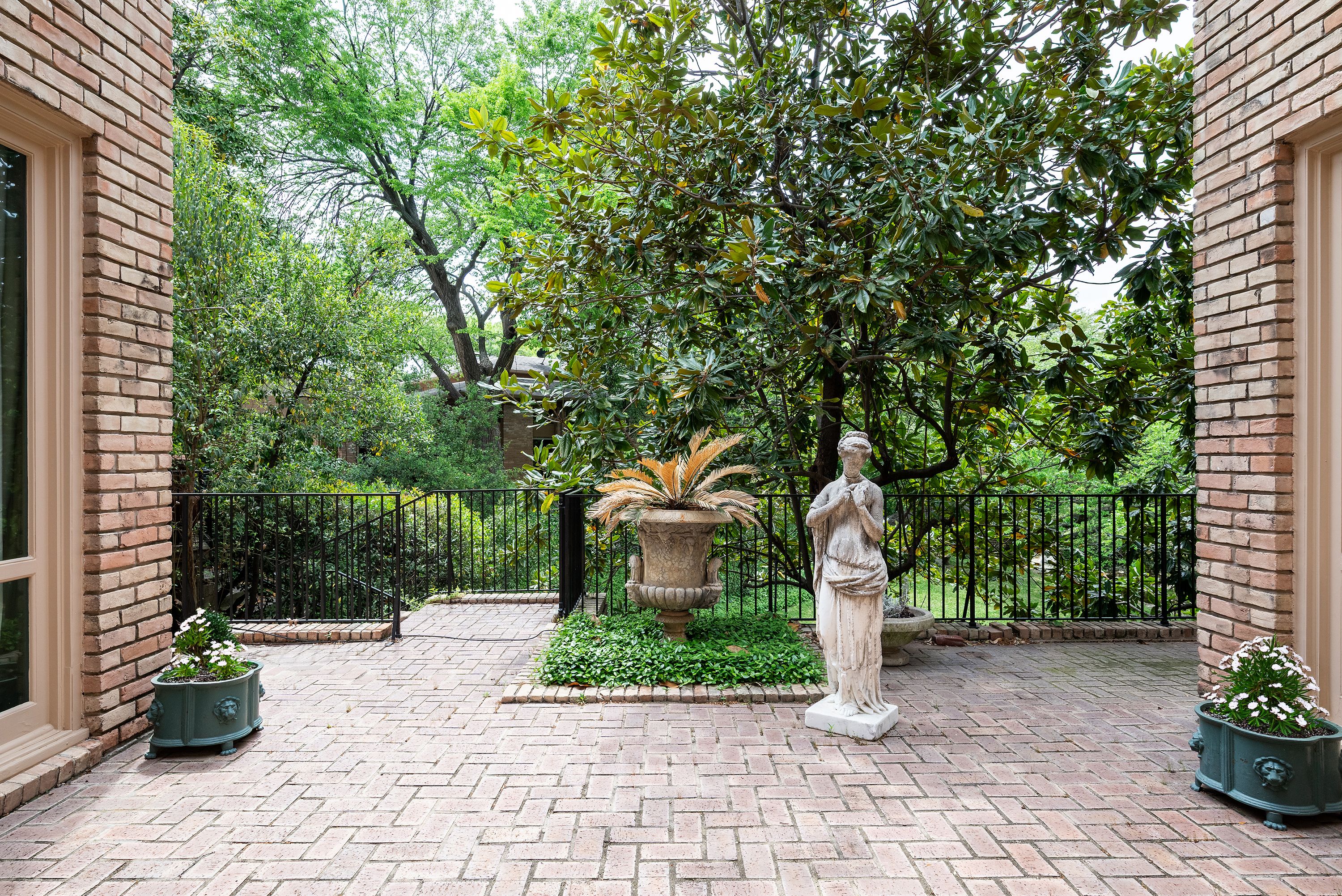  5826 Farquhar Lane - 物件實景