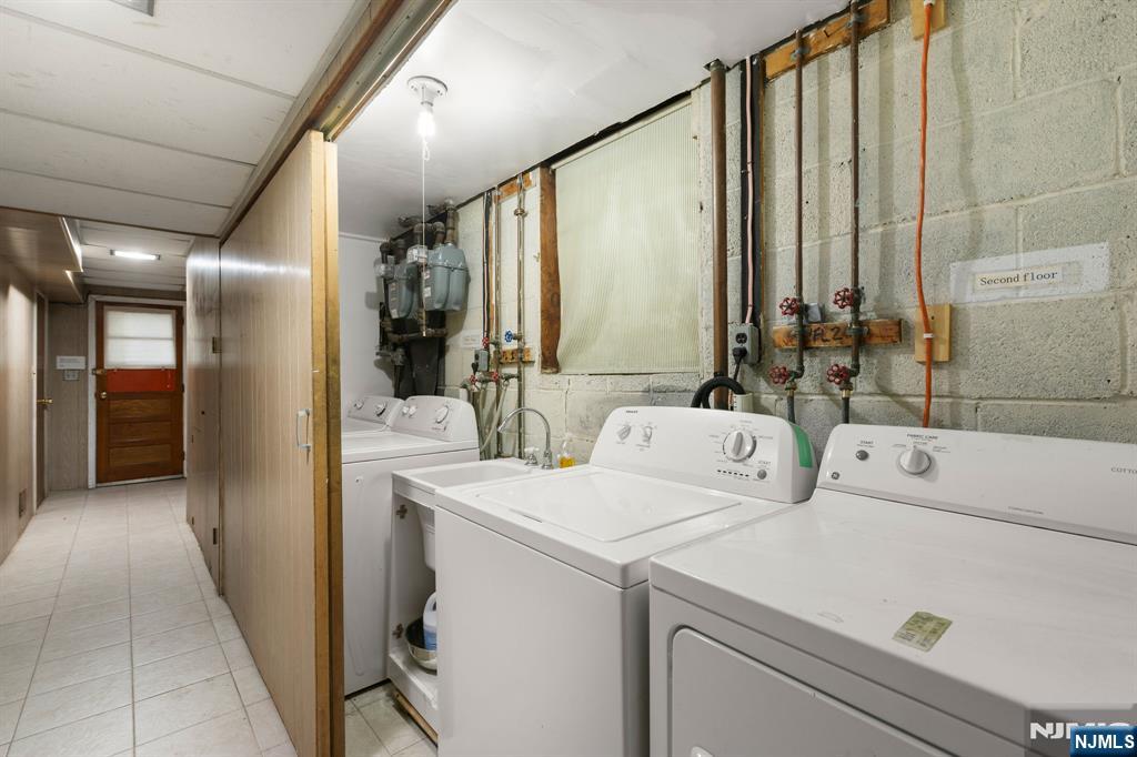 Harrison, New Jersey, 07029, United States, 6 Bedrooms Bedrooms, ,2 BathroomsBathrooms,Residential,For Sale,1992098