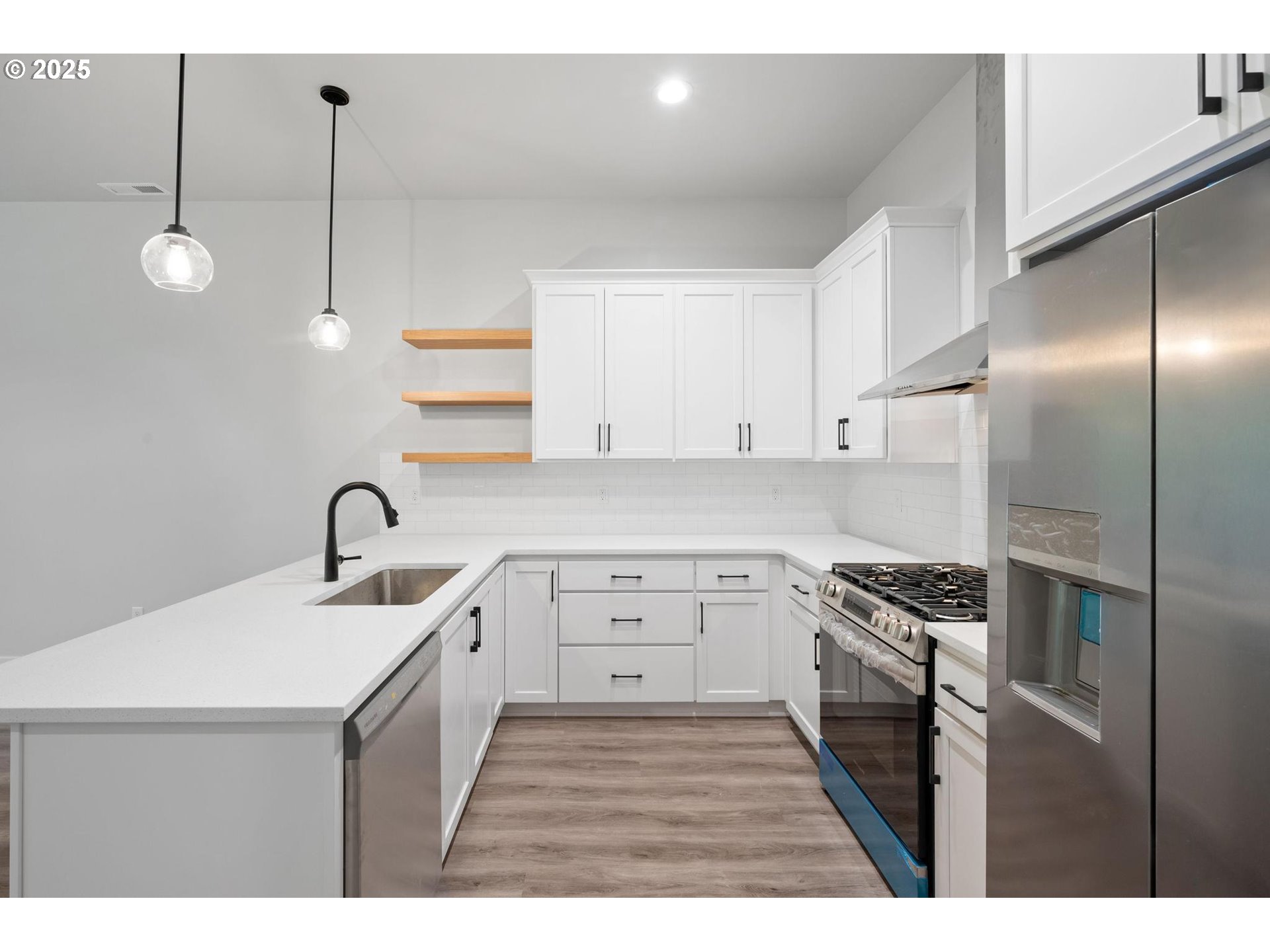 Tigard, Oregon, 97224, United States, 3 Bedrooms Bedrooms, ,2 BathroomsBathrooms,Residential,For Sale,1837175