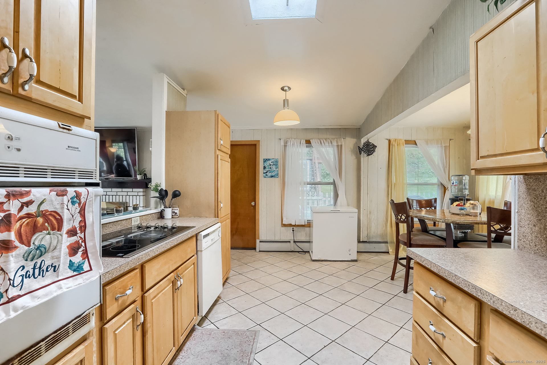 Brookfield, Connecticut, 06804, United States, 4 Bedrooms Bedrooms, ,2 BathroomsBathrooms,Residential,For Sale,1730338