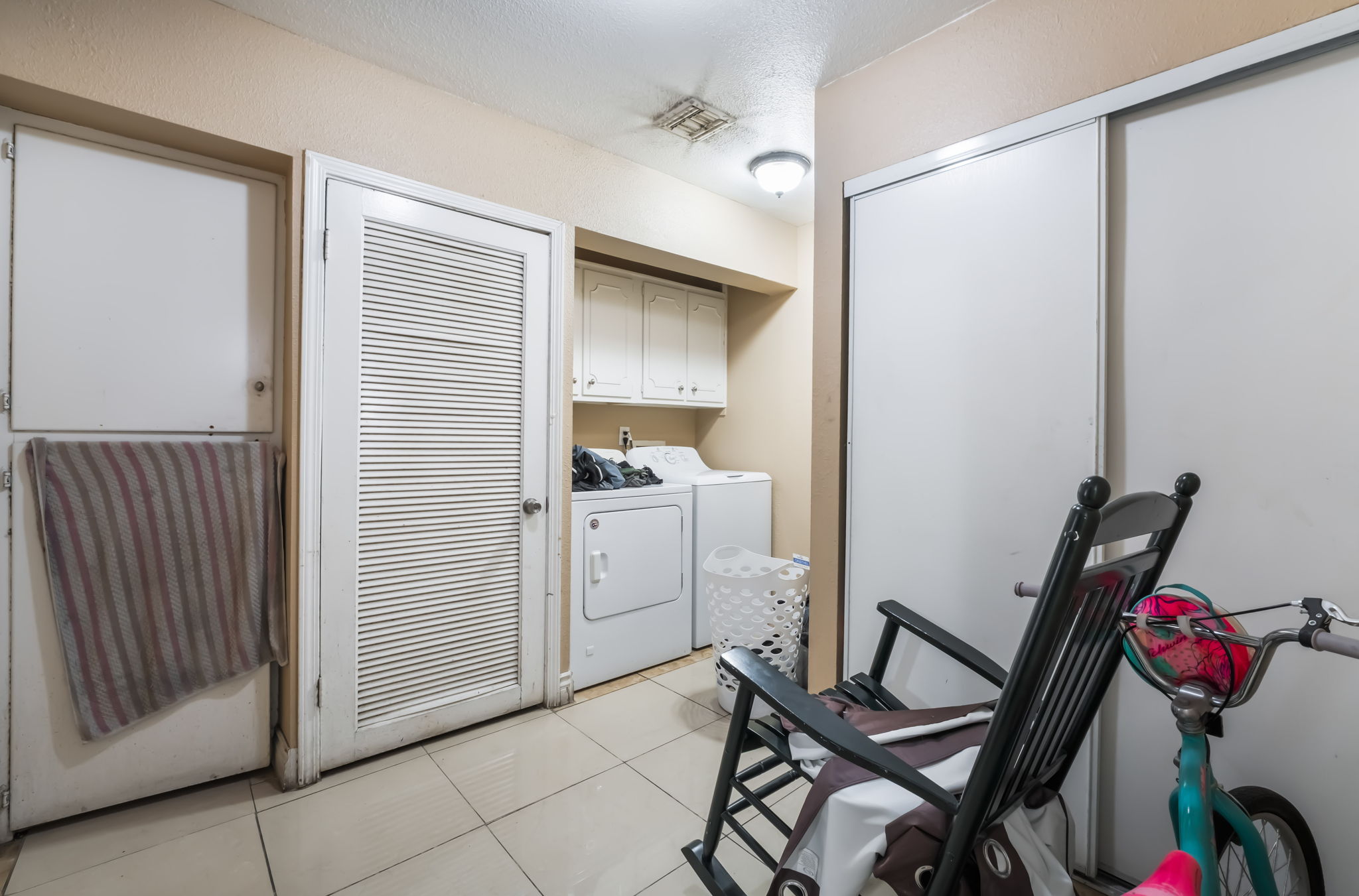 Las Vegas, Nevada, 89104, United States, 4 Bedrooms Bedrooms, ,2 BathroomsBathrooms,Residential,For Sale,1924151