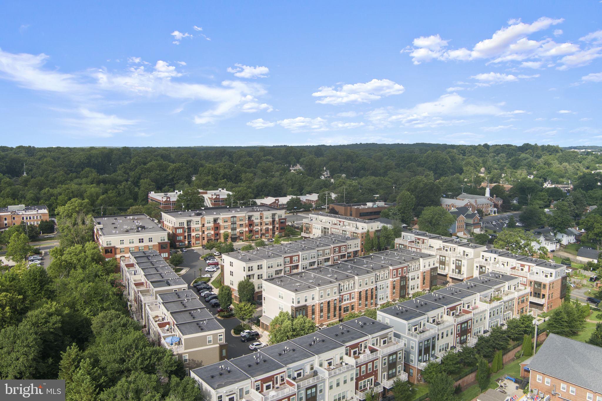 Fairfax, Virginia, 22030, United States, 2 Bedrooms Bedrooms, ,2 BathroomsBathrooms,Residential,For Sale,1893335