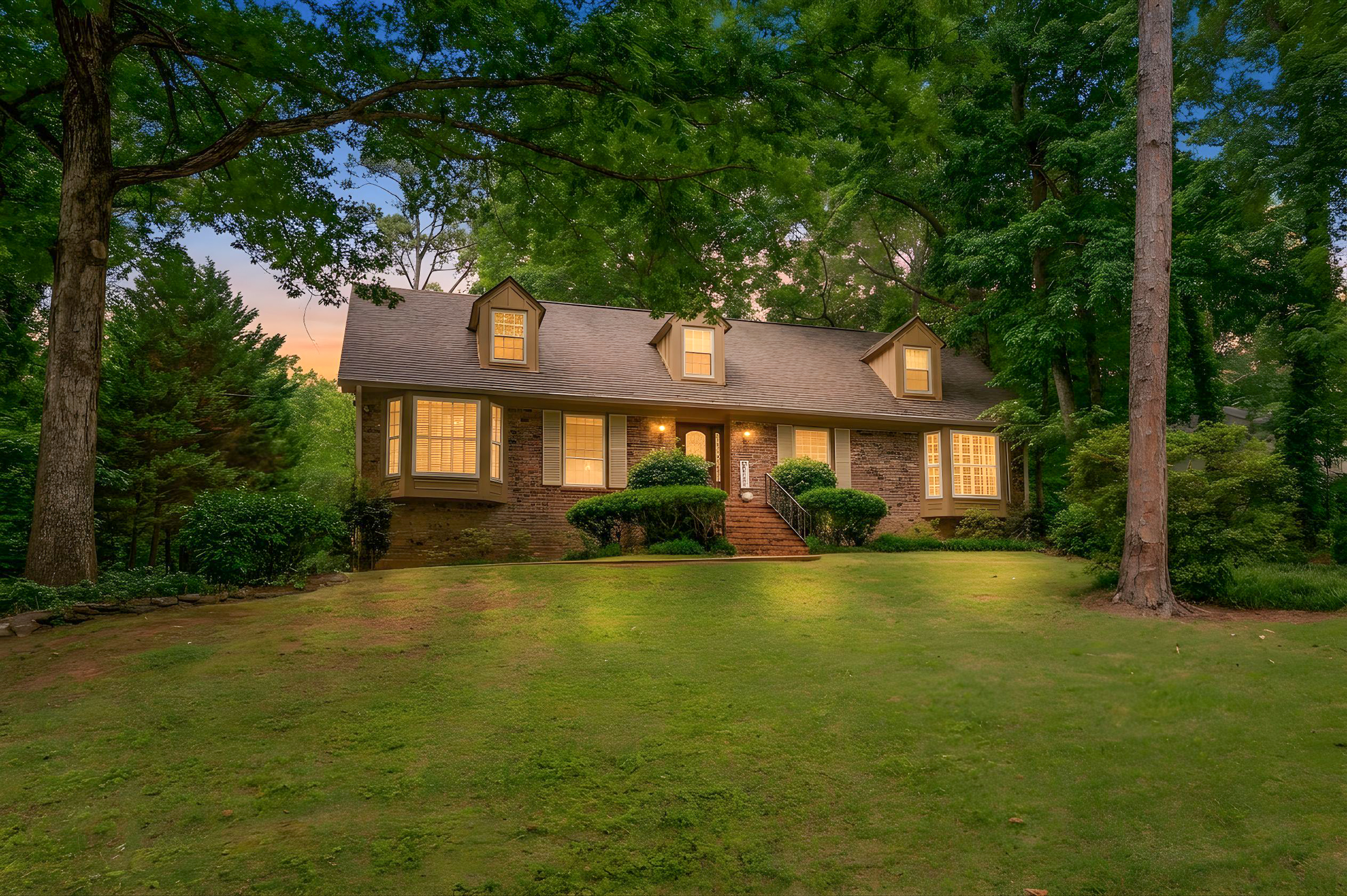 Oakdale Dr, Mountain Brk, AL 35223