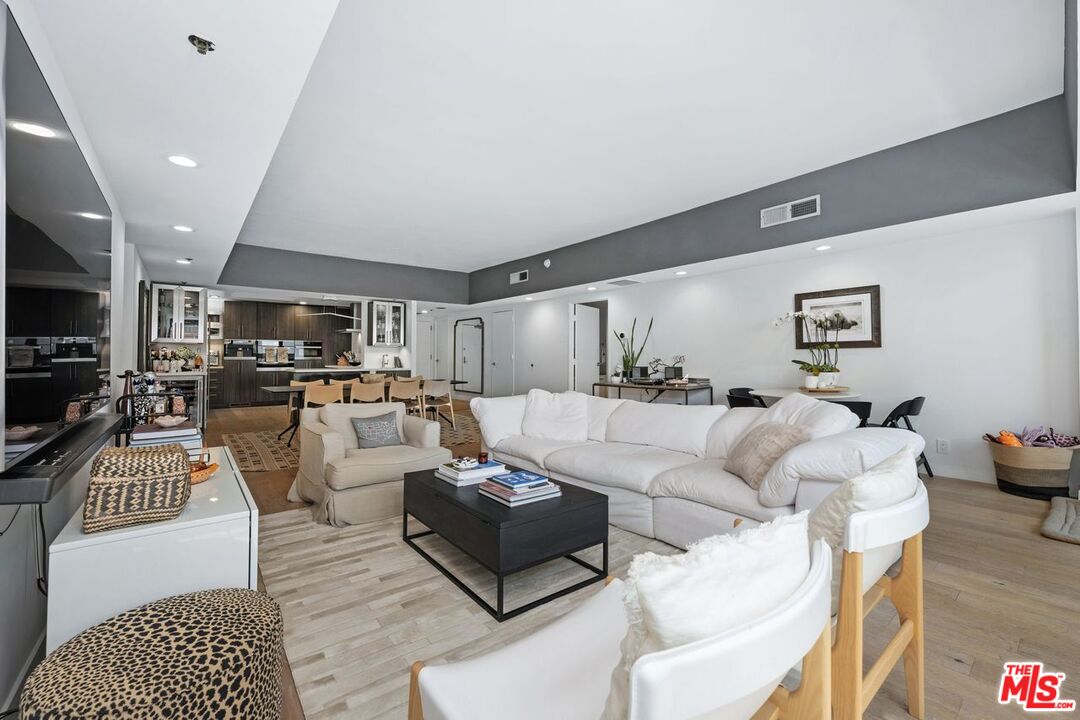 Los Angeles, California, 90024, United States, 2 Bedrooms Bedrooms, ,2 BathroomsBathrooms,Residential,For Sale,1901697