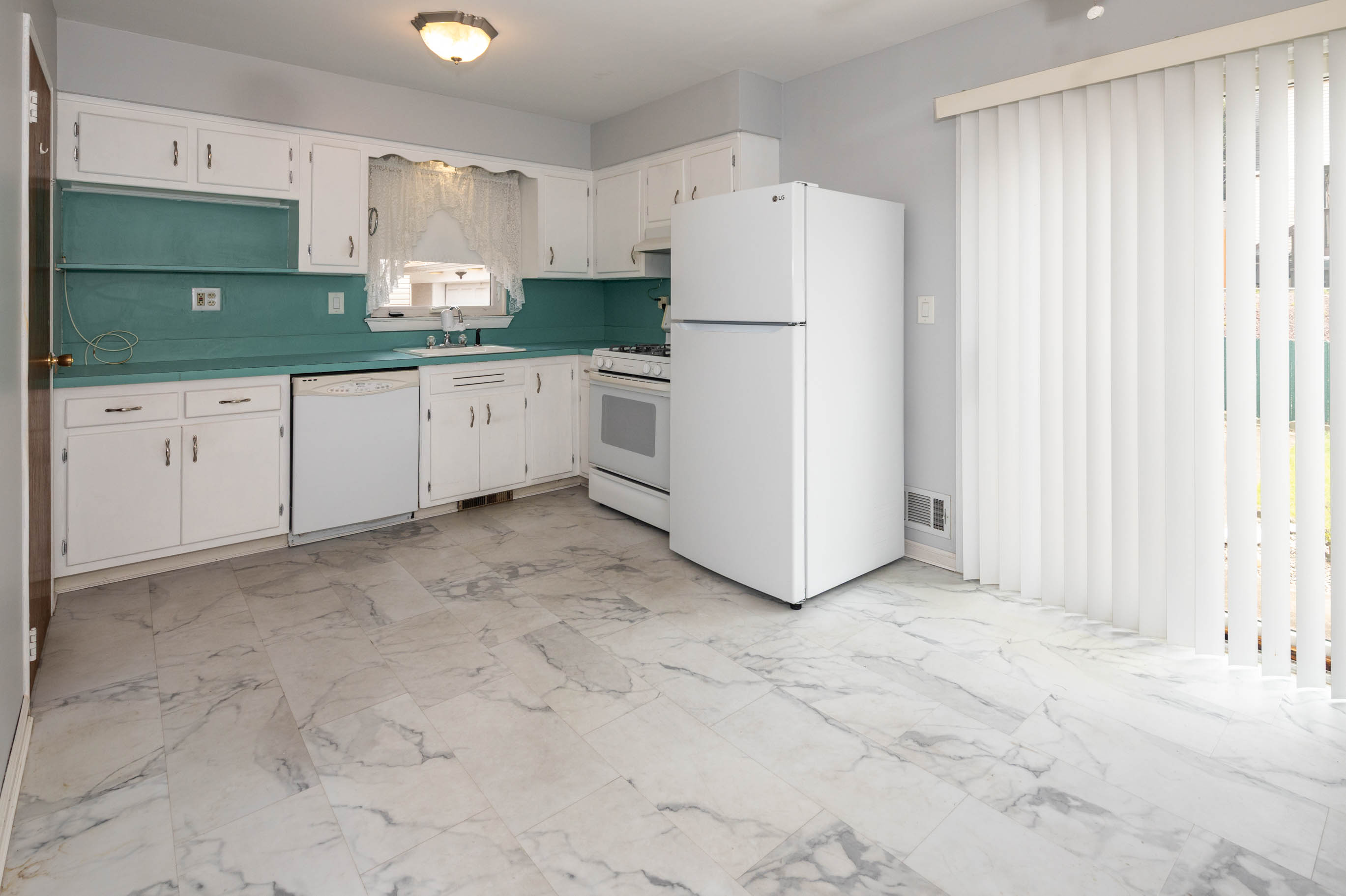 South Amboy, New Jersey, 08879, United States, 4 Bedrooms Bedrooms, ,2 BathroomsBathrooms,Residential,For Sale,1909705