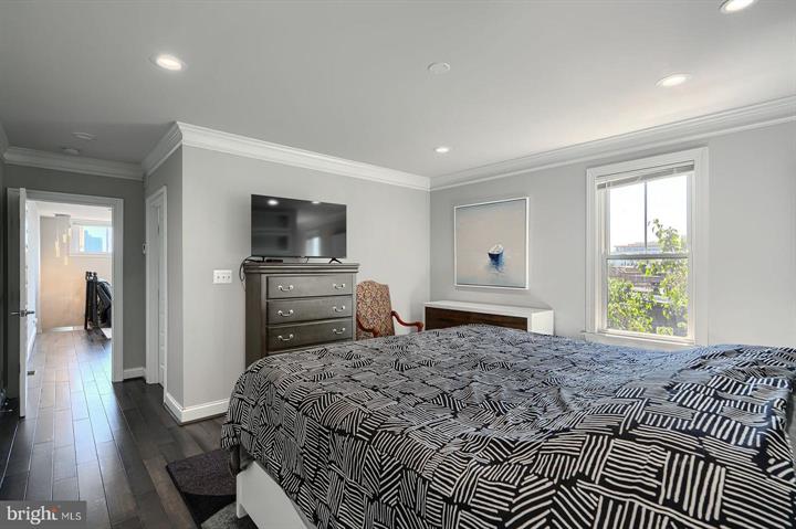 Baltimore, Maryland, 21230, United States, 5 Bedrooms Bedrooms, ,7 BathroomsBathrooms,Residential,For Sale,1920297
