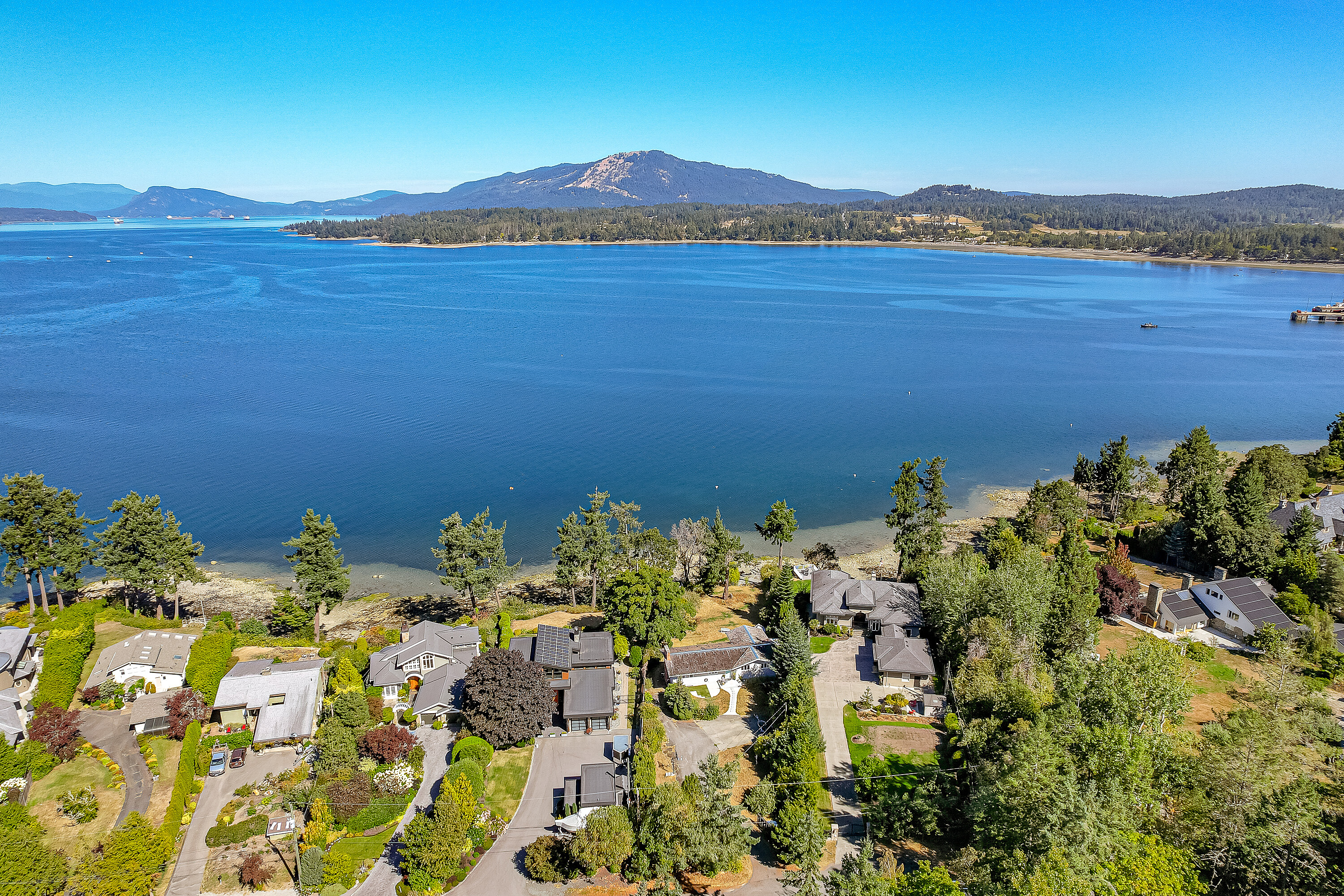  Prime Waterfront Home - 物件實景