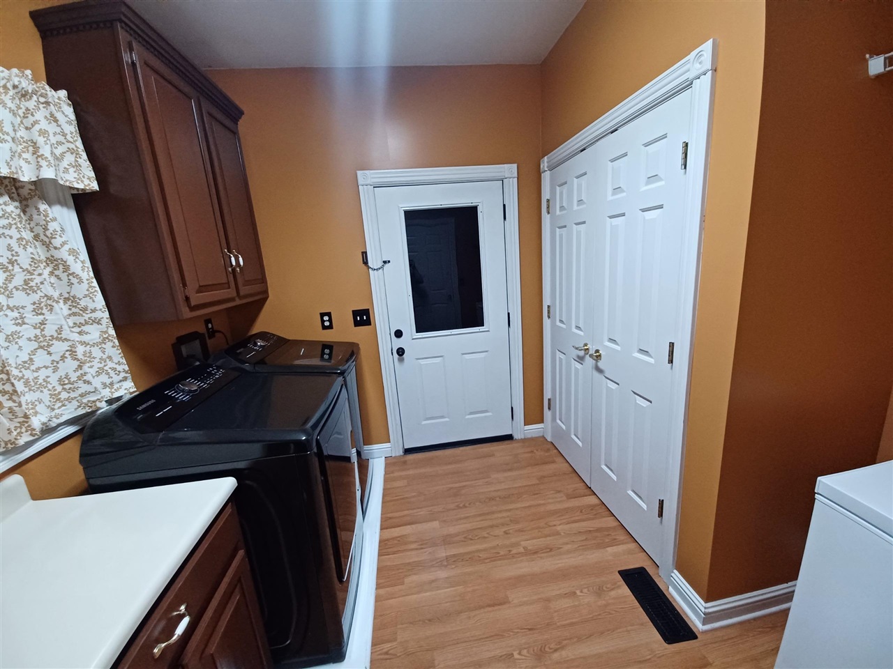 Scottsville, Kentucky, 42164, United States, 4 Bedrooms Bedrooms, ,3 BathroomsBathrooms,Residential,For Sale,1971649