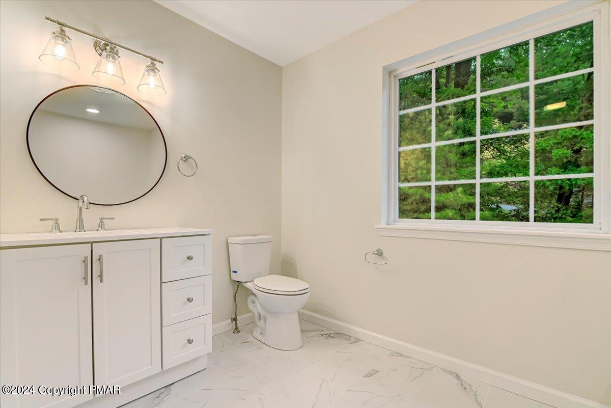 Stroudsburg, Pennsylvania, 18360, United States, 4 Bedrooms Bedrooms, ,3 BathroomsBathrooms,Residential,For Sale,1858014