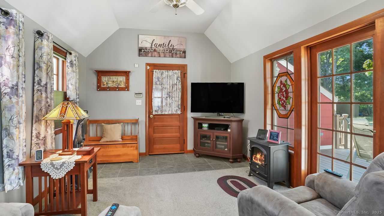 Orange, Connecticut, 06477, United States, 3 Bedrooms Bedrooms, ,2 BathroomsBathrooms,Residential,For Sale,1932290