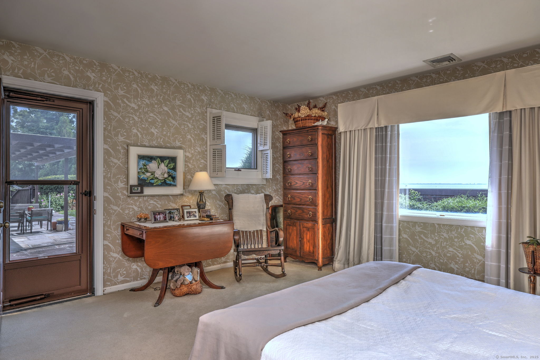 Milford, Connecticut, 06460, United States, 3 Bedrooms Bedrooms, ,2 BathroomsBathrooms,Residential,For Sale,1918107
