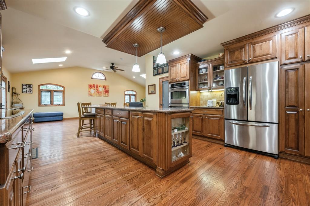 Hicksville, New York, 11801, United States, 4 Bedrooms Bedrooms, ,3 BathroomsBathrooms,Residential,For Sale,1835516