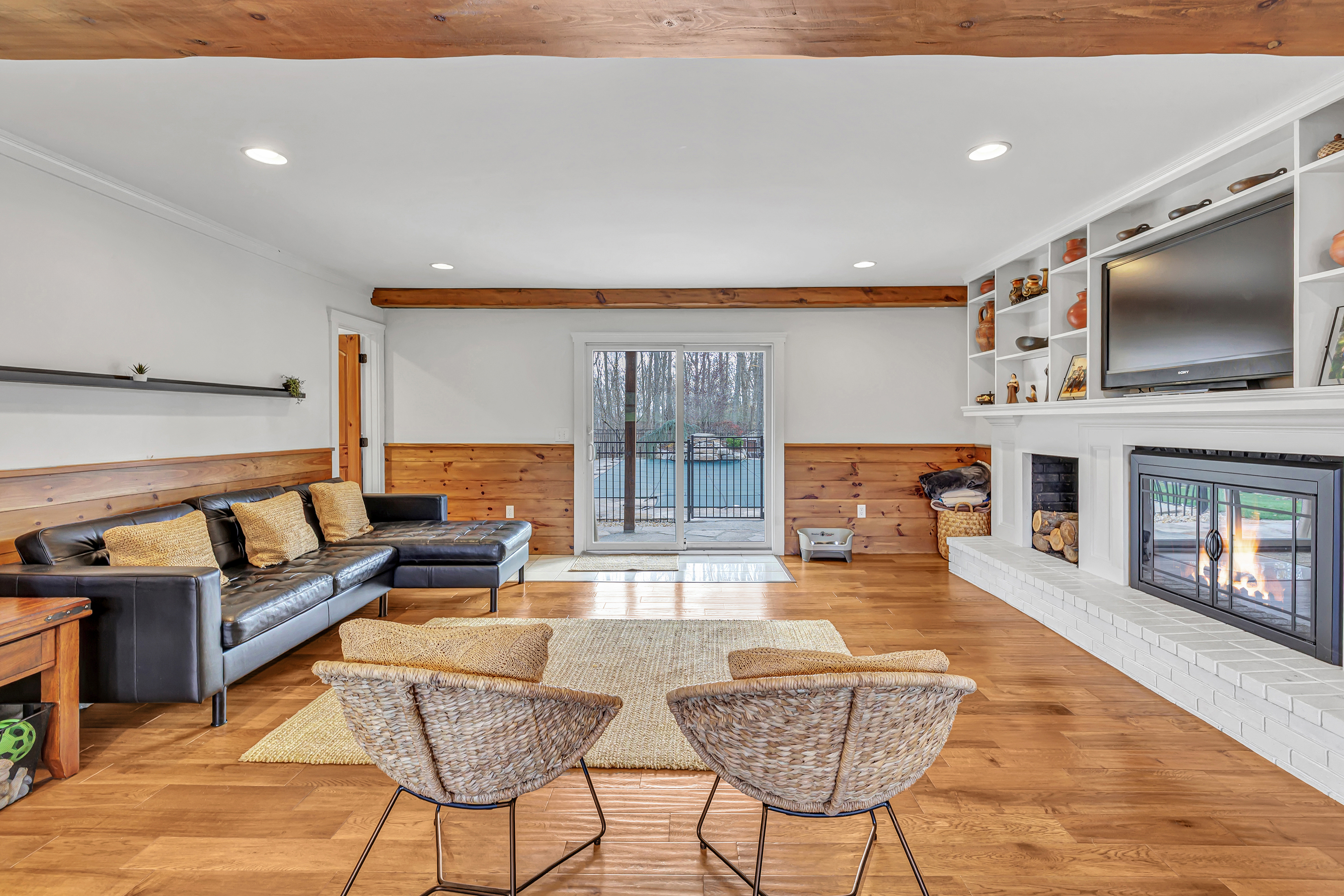 Danbury, Connecticut, 06811, United States, 10 Bedrooms Bedrooms, ,5 BathroomsBathrooms,Residential,For Sale,1992409