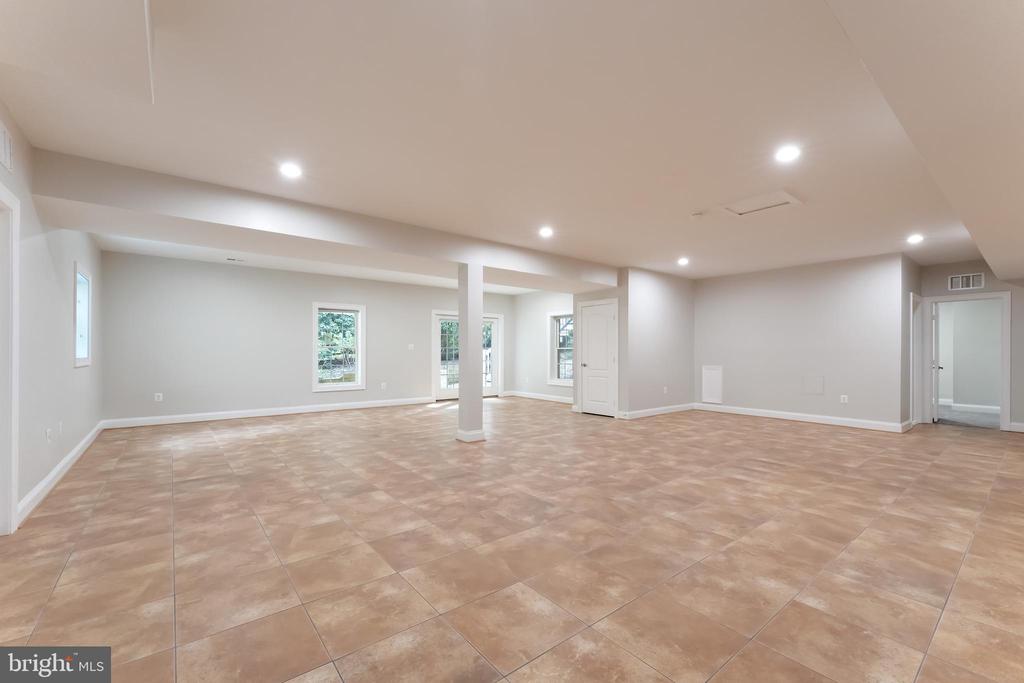 Fairfax, Virginia, 22033, United States, 6 Bedrooms Bedrooms, ,6 BathroomsBathrooms,Residential,For Sale,1973786