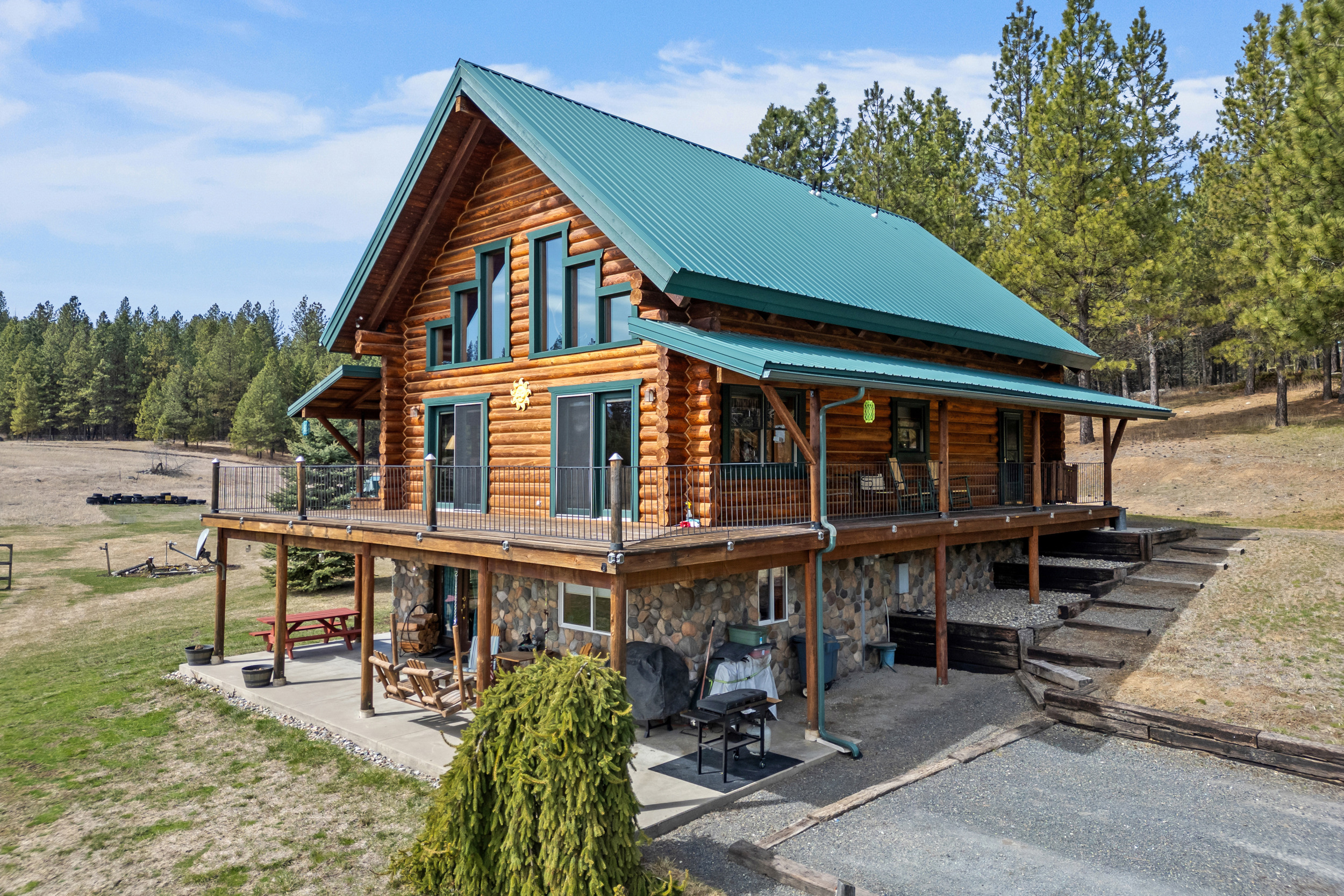 Colville, Washington, 99114, United States, 2 Bedrooms Bedrooms, ,3 BathroomsBathrooms,Residential,For Sale,1763209