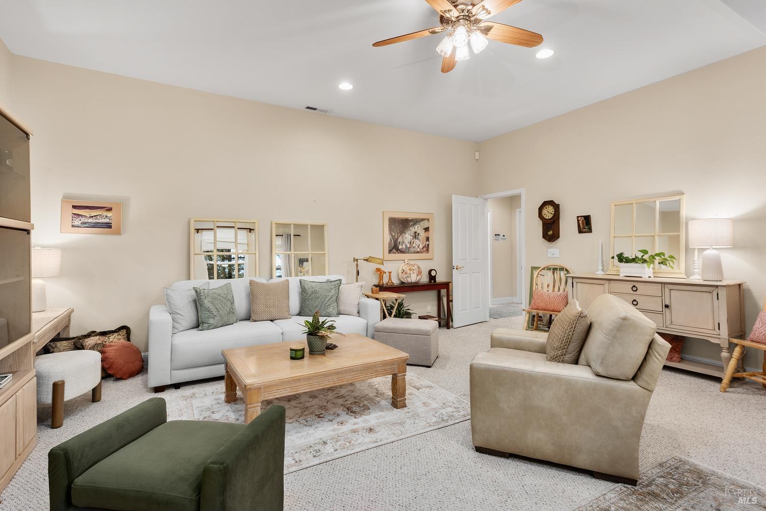 Santa Rosa, California, 95404, United States, 4 Bedrooms Bedrooms, ,4 BathroomsBathrooms,Residential,For Sale,1979173