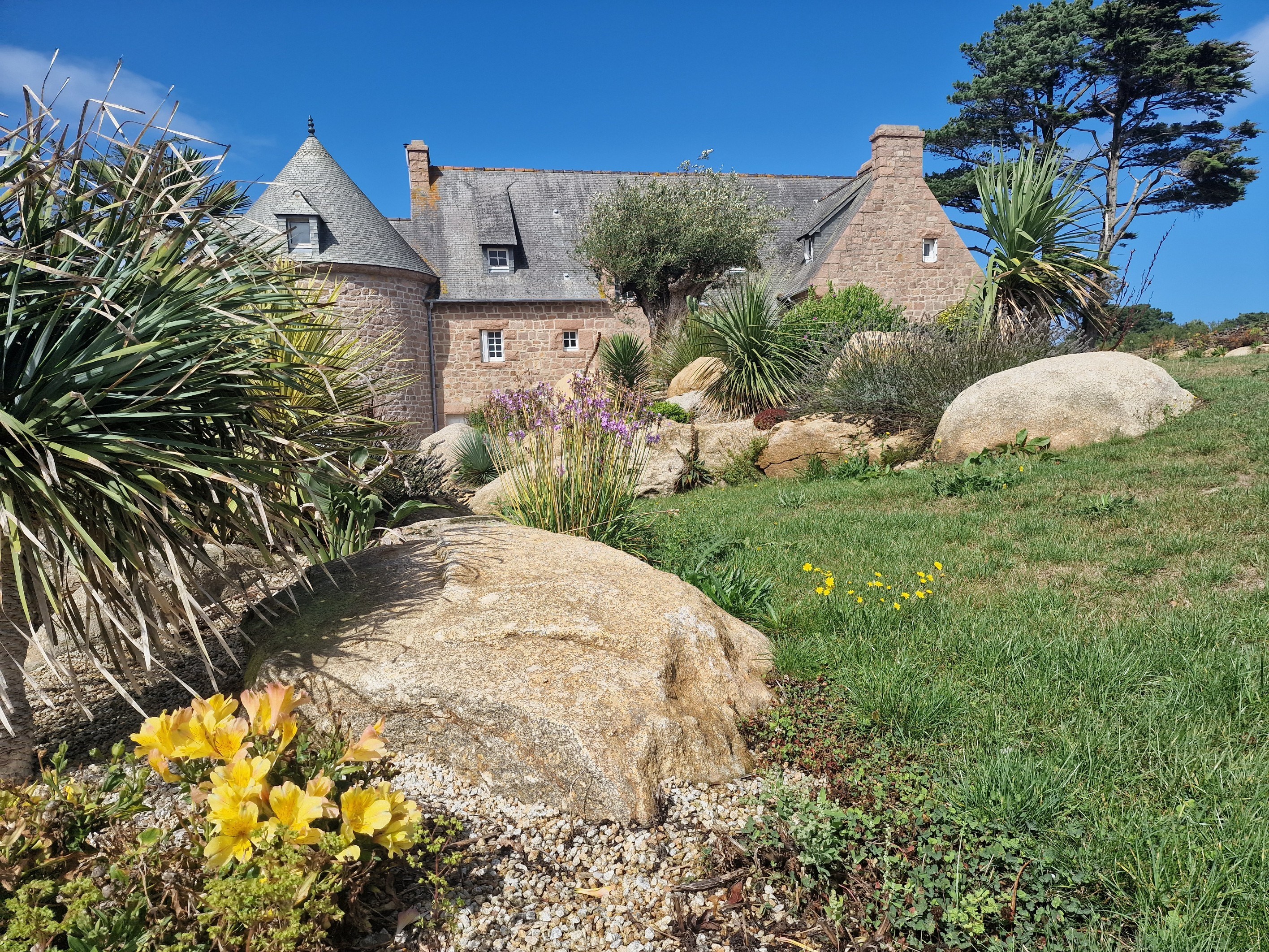  An Exceptional Coastal Estate in Plougrescant: A Canvas for Bespoke Luxury - 物件實景